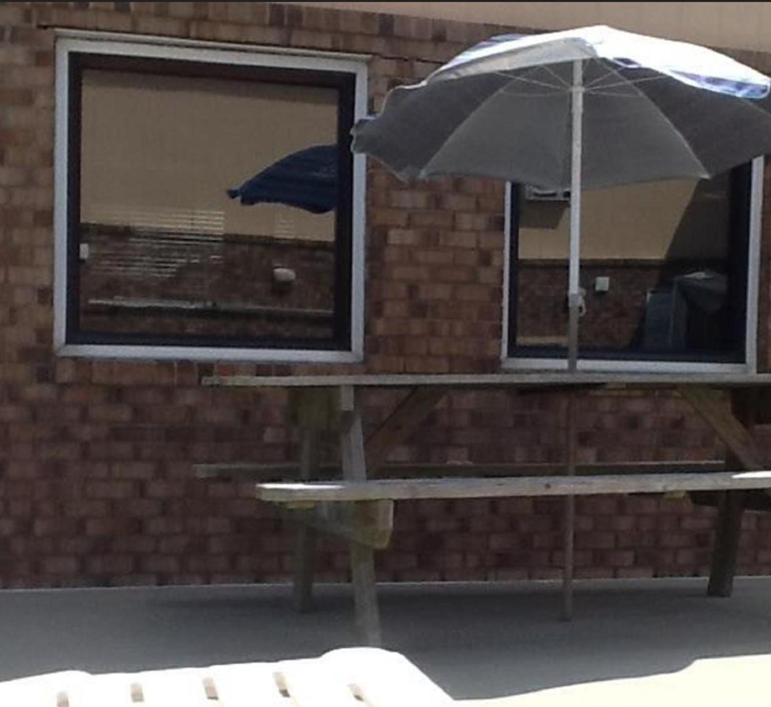 Sandpiper Motel photo 5