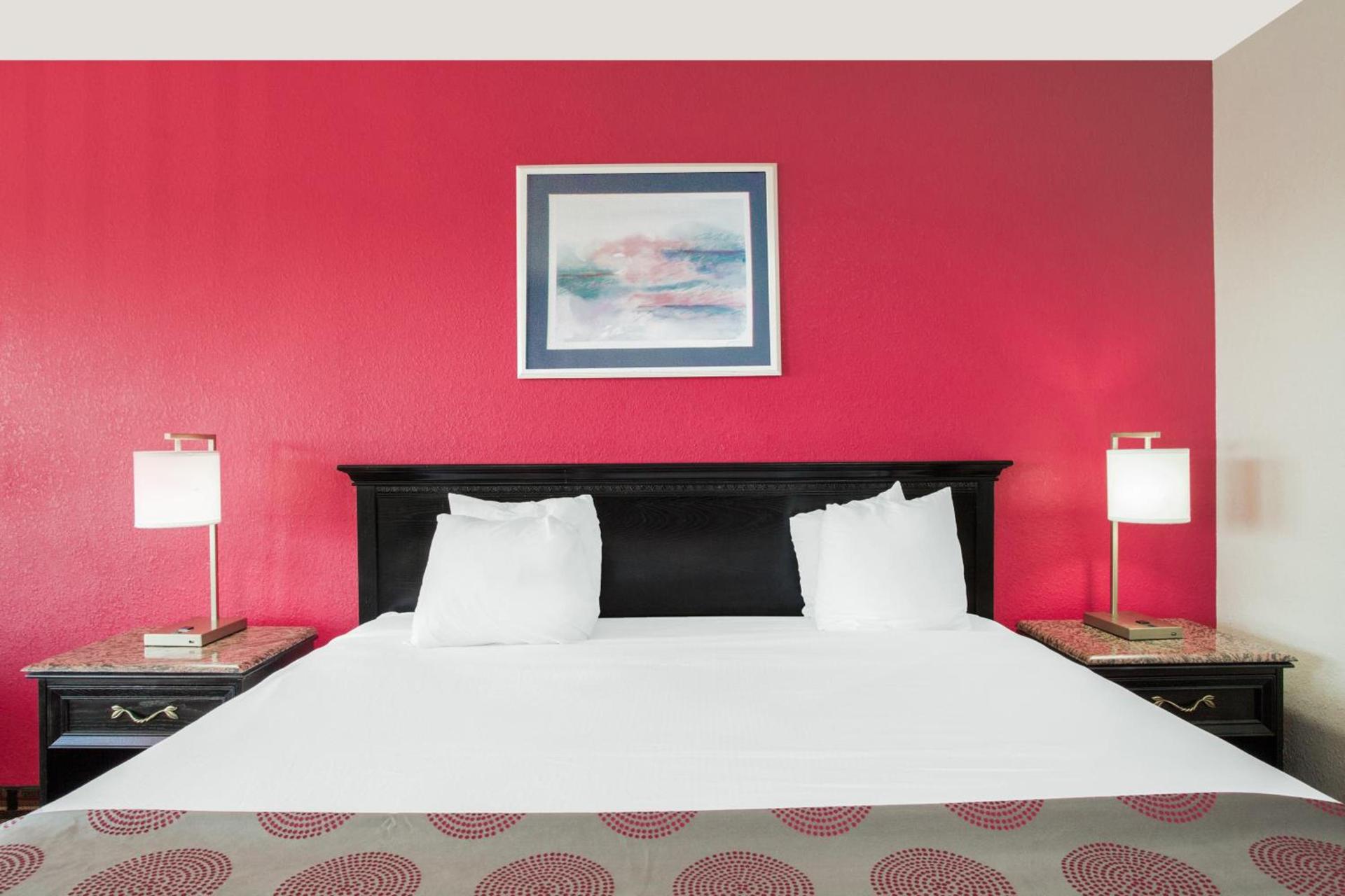 Ramada by Wyndham Edgewood Hotel & Conference Center photo 3