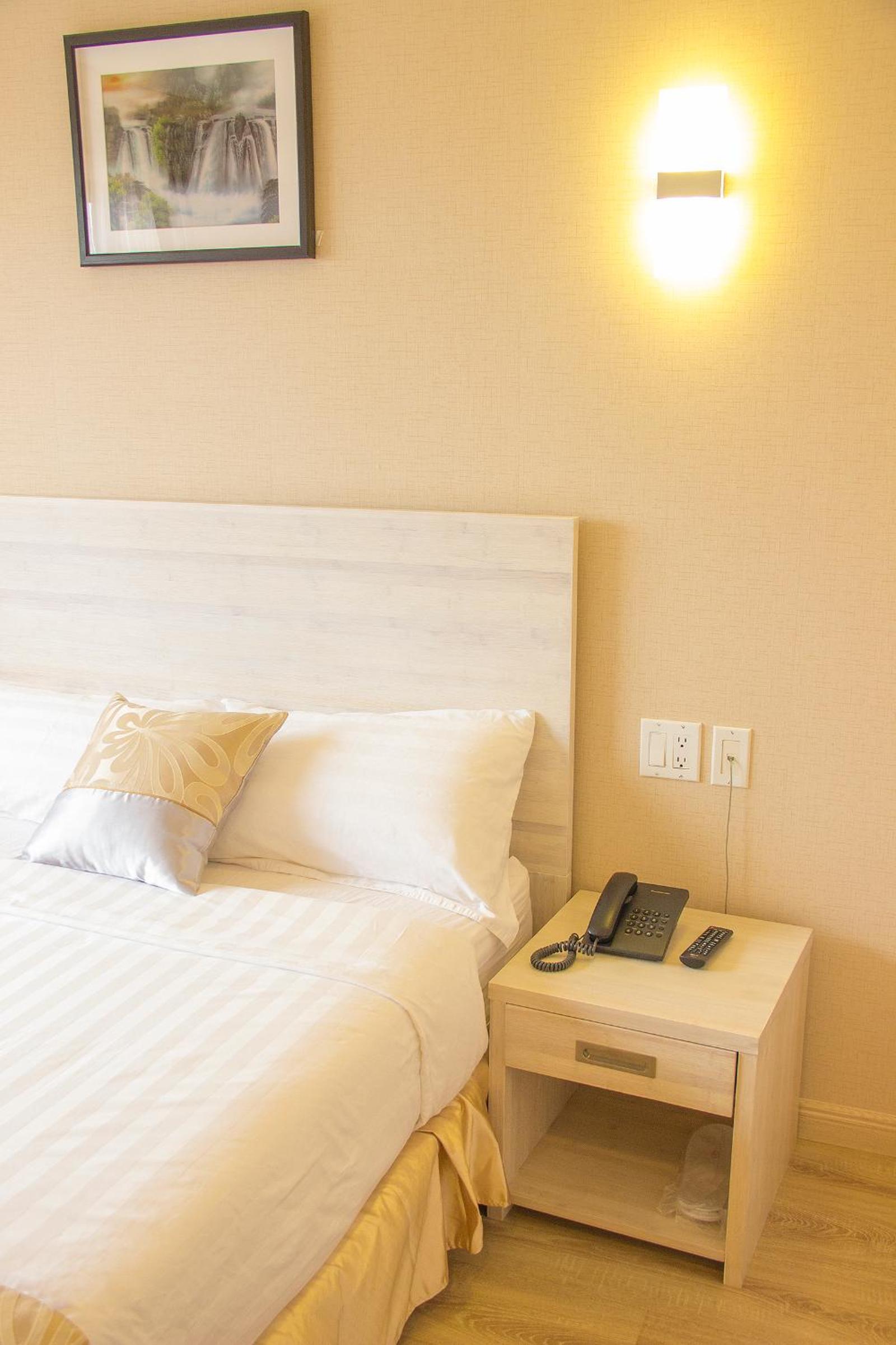 Phoenix Hotel Brooklyn Sunset Park photo 4