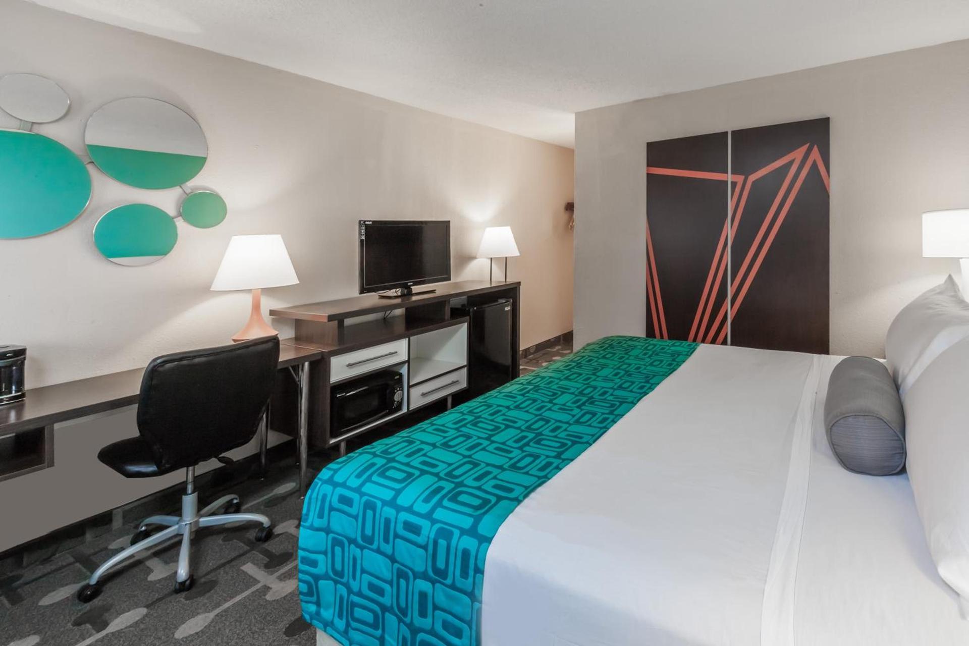 Howard Johnson by Wyndham Romulus Detroit Metro Airport photo 26