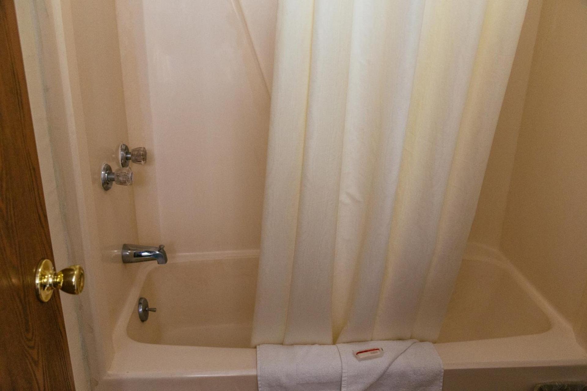 Red Carpet Inn Pulaski photo 17