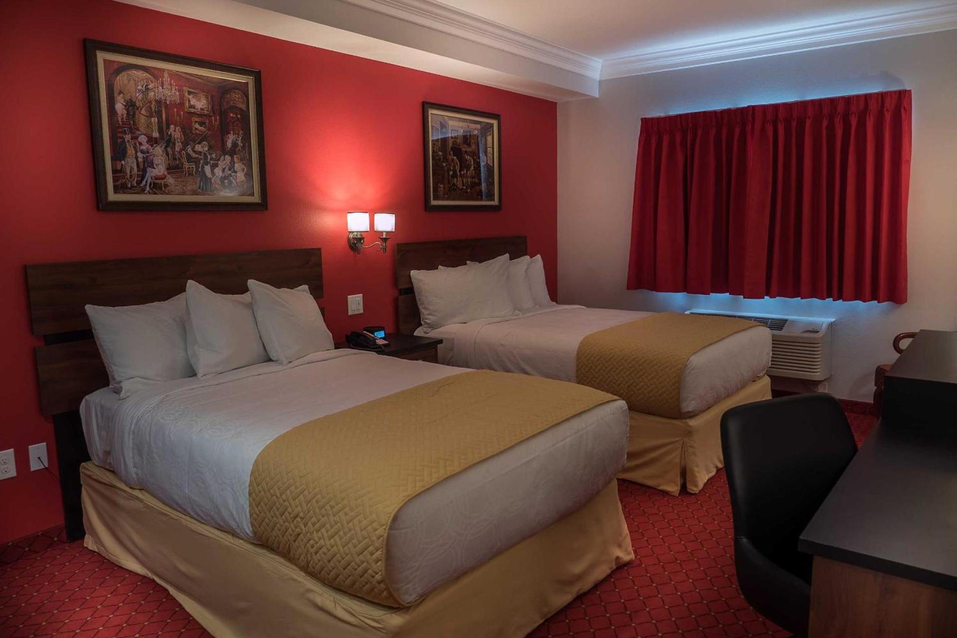 Skyline Hotel and Casino photo 23