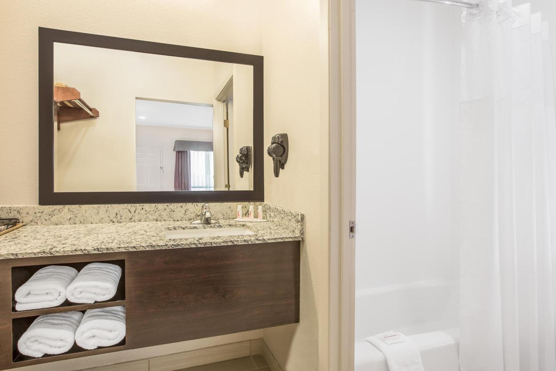 Econo Lodge photo 19