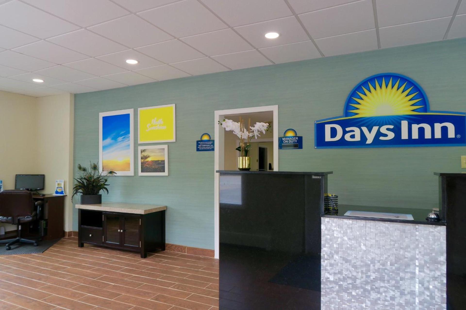 Days Inn by Wyndham Lincoln photo 40