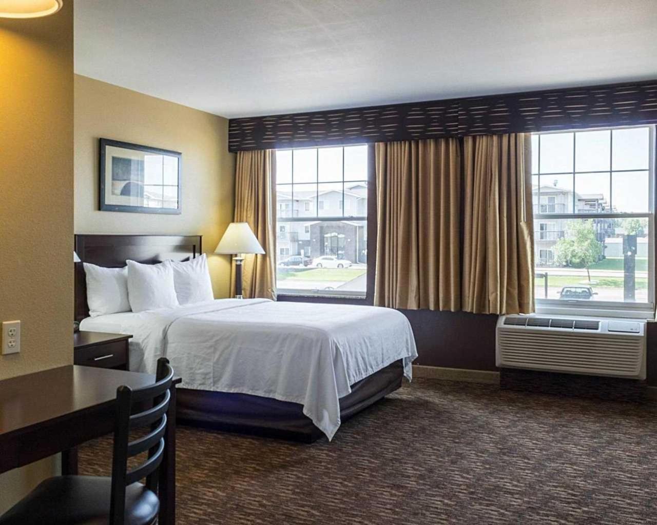 MainStay Suites Minot photo 16