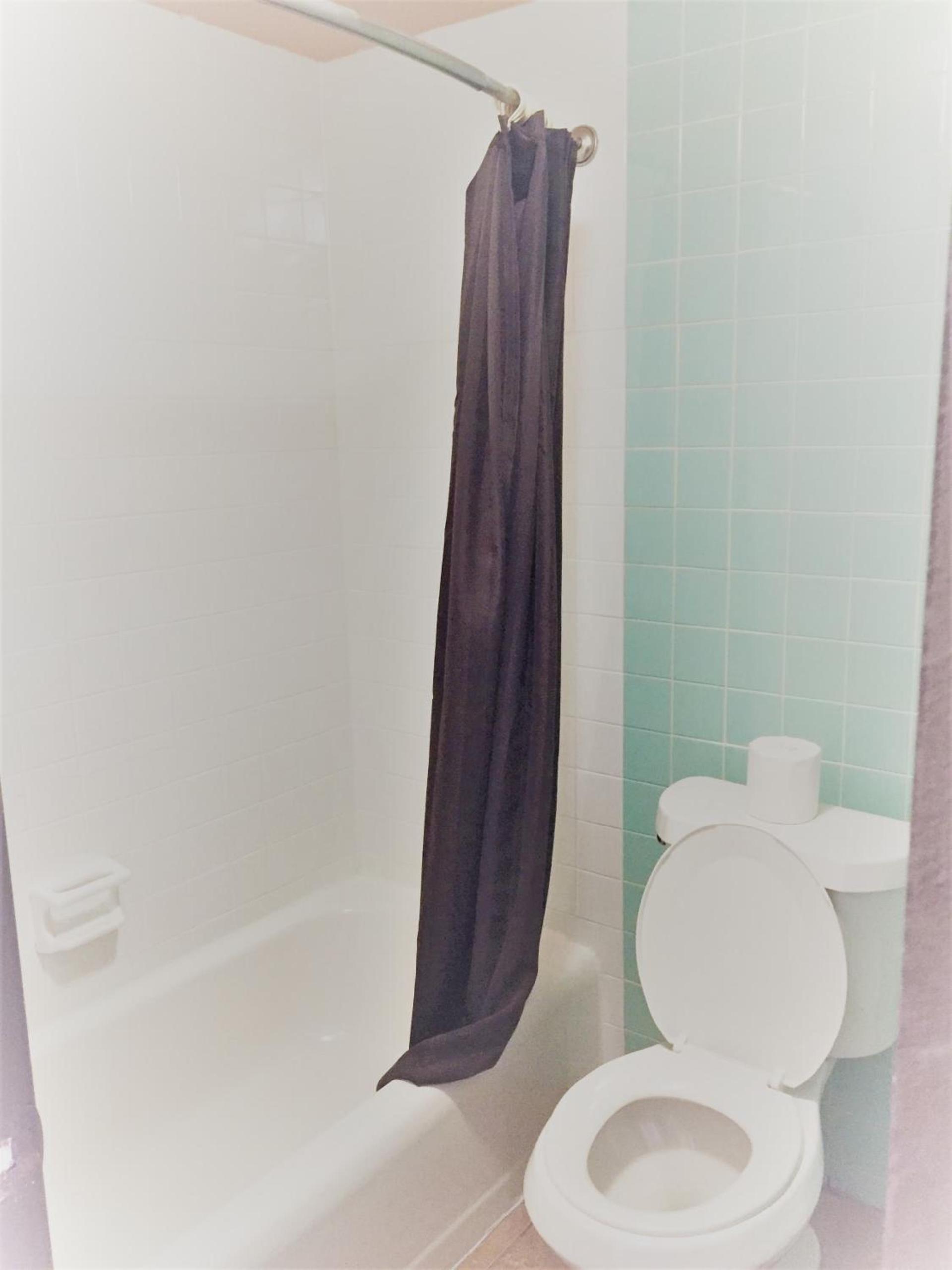 OYO Hickory House Inn photo 28
