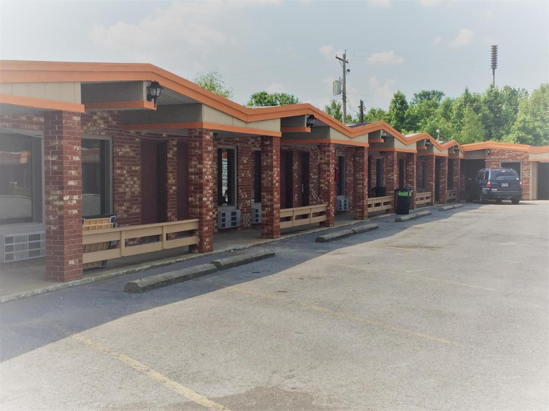OYO Hickory House Inn photo 26