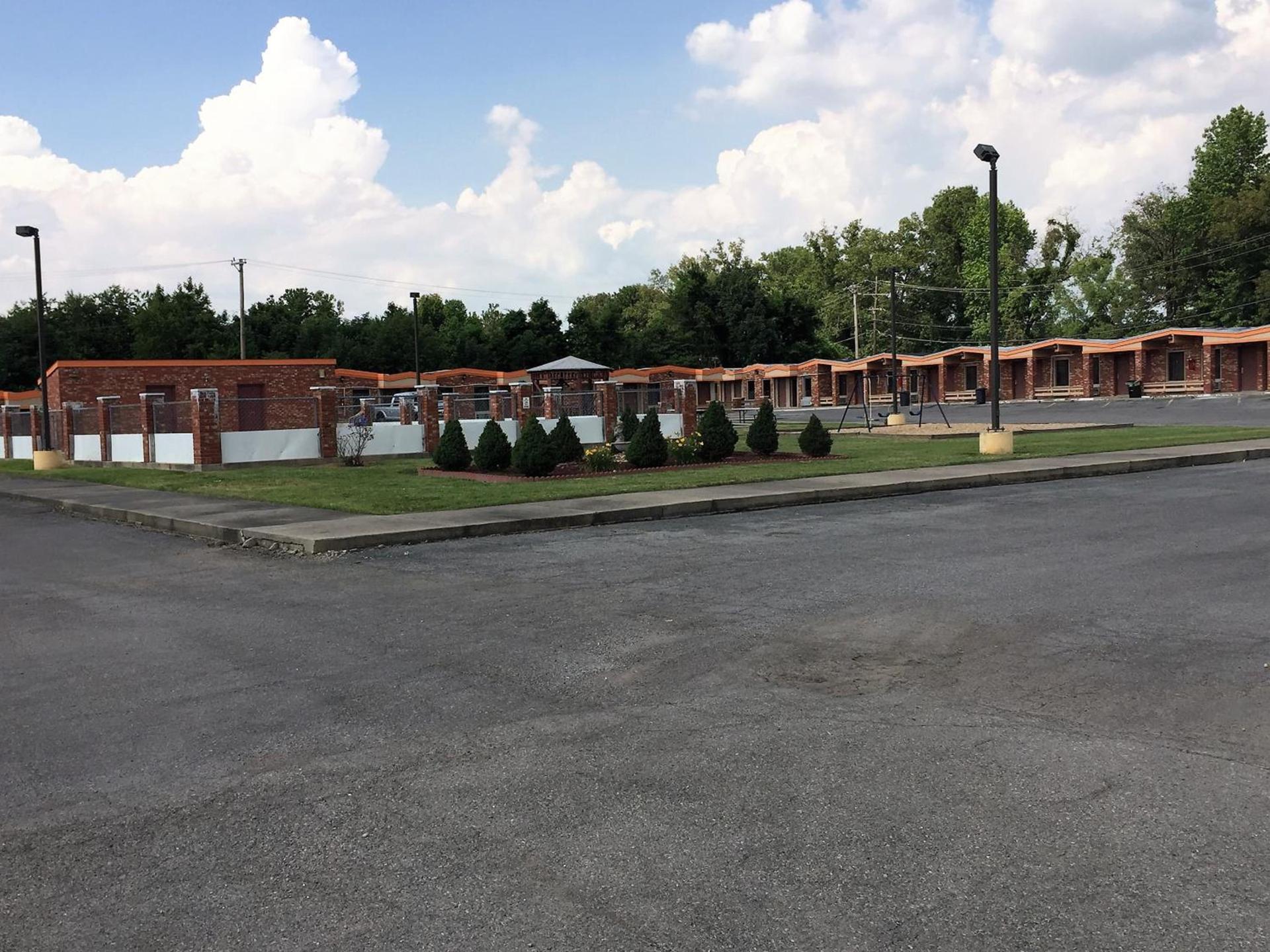 OYO Hickory House Inn photo 19
