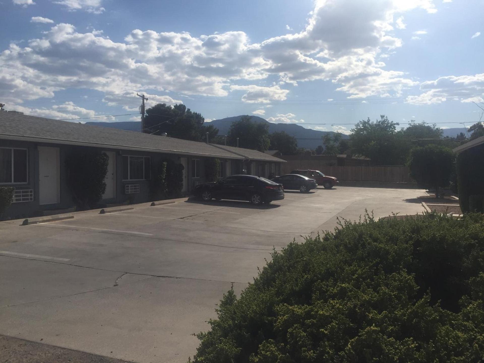 Little Daisy Motel photo 23