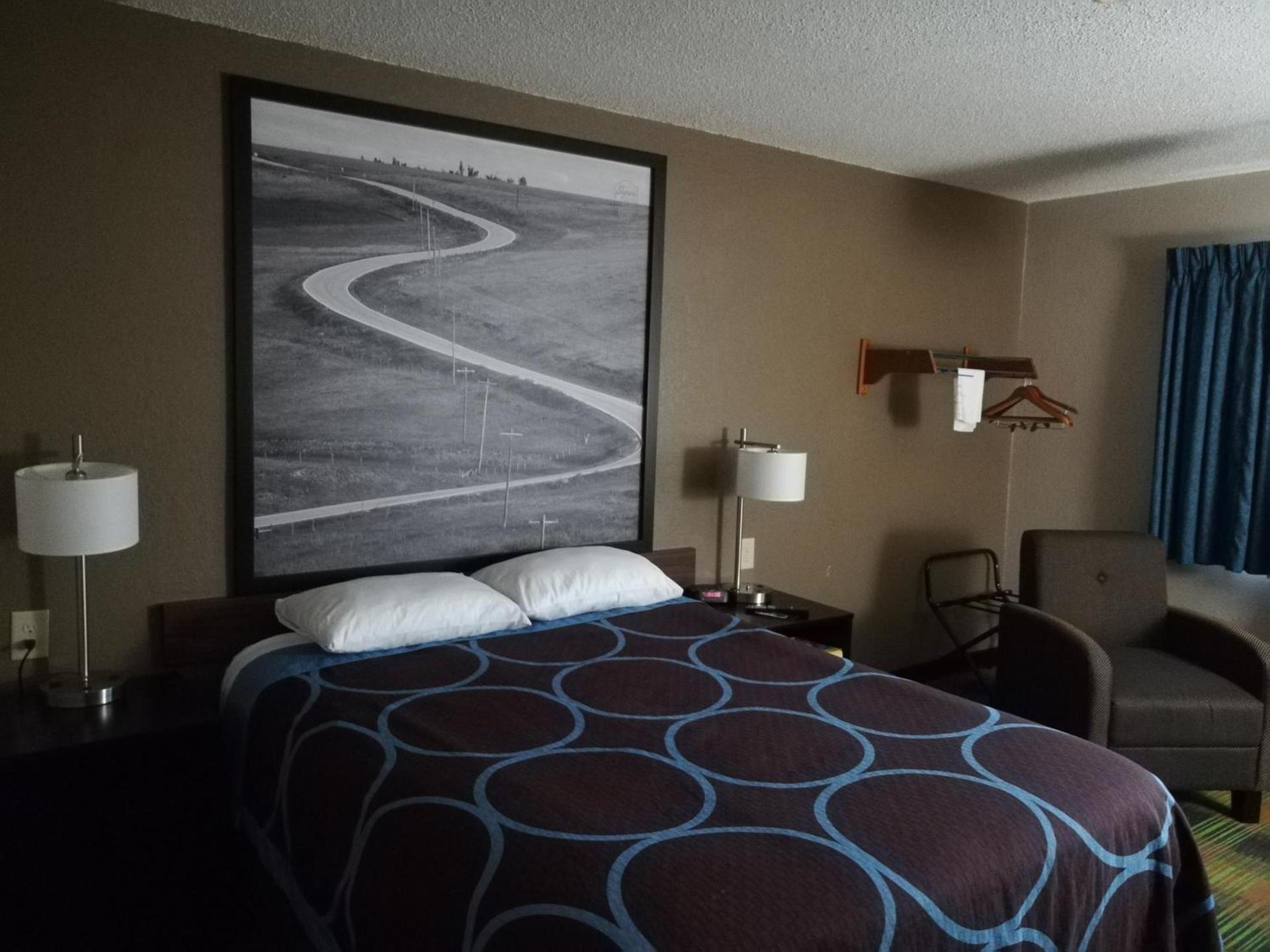 Super 8 by Wyndham Keokuk photo 31
