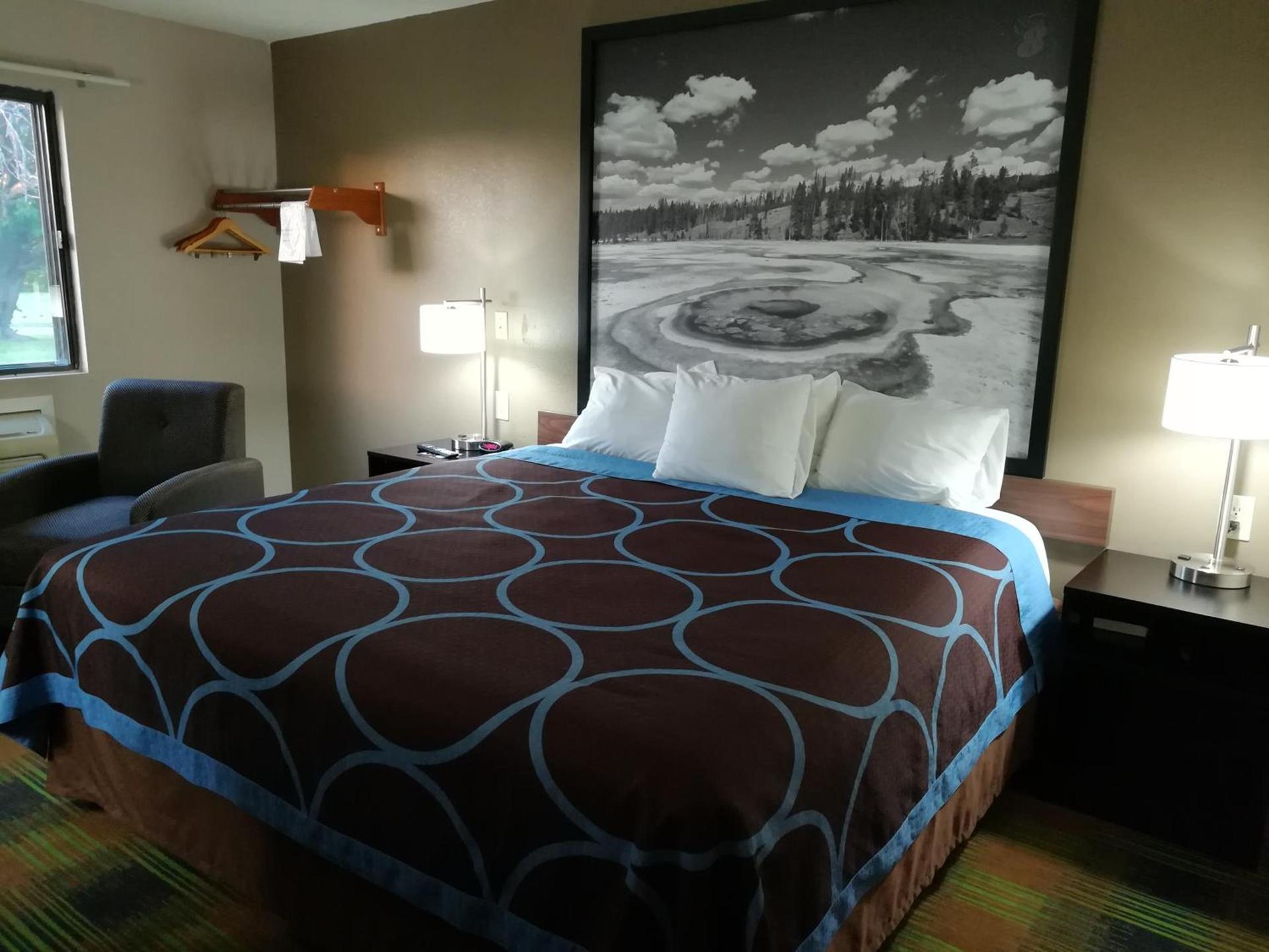 Super 8 by Wyndham Keokuk photo 29