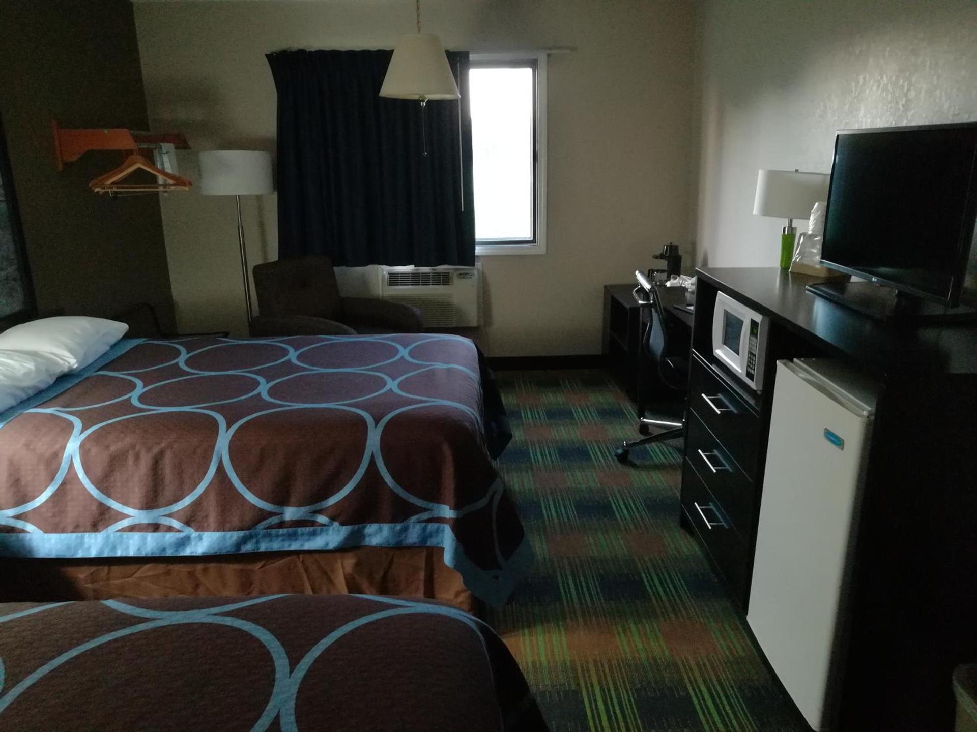 Super 8 by Wyndham Keokuk photo 26