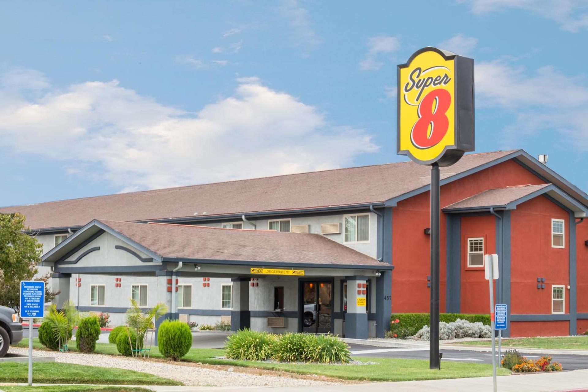 Super 8 by Wyndham Willows photo 23