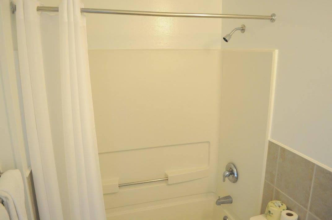 Islander Motel photo 11