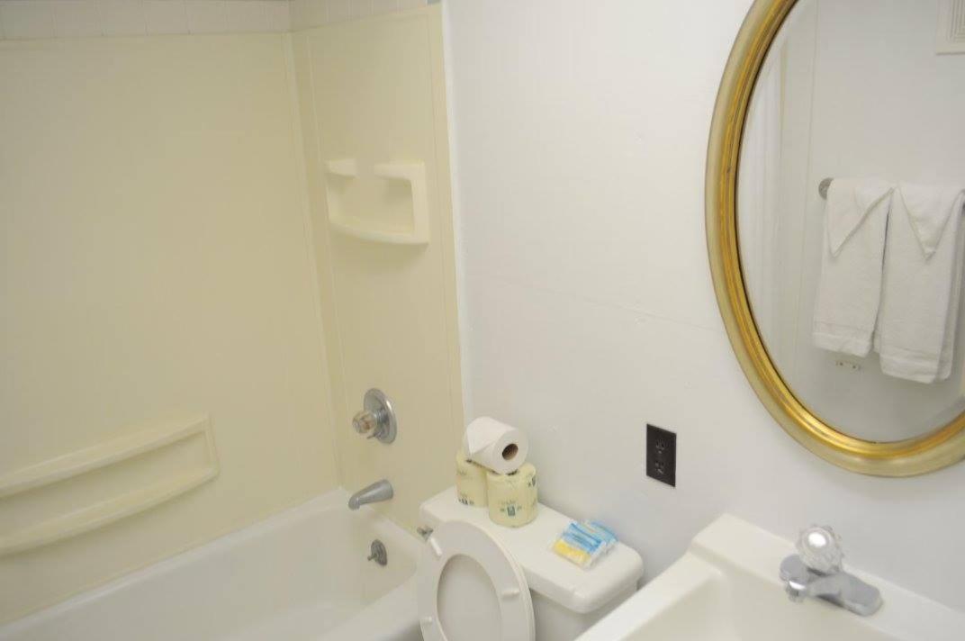 Islander Motel photo 8