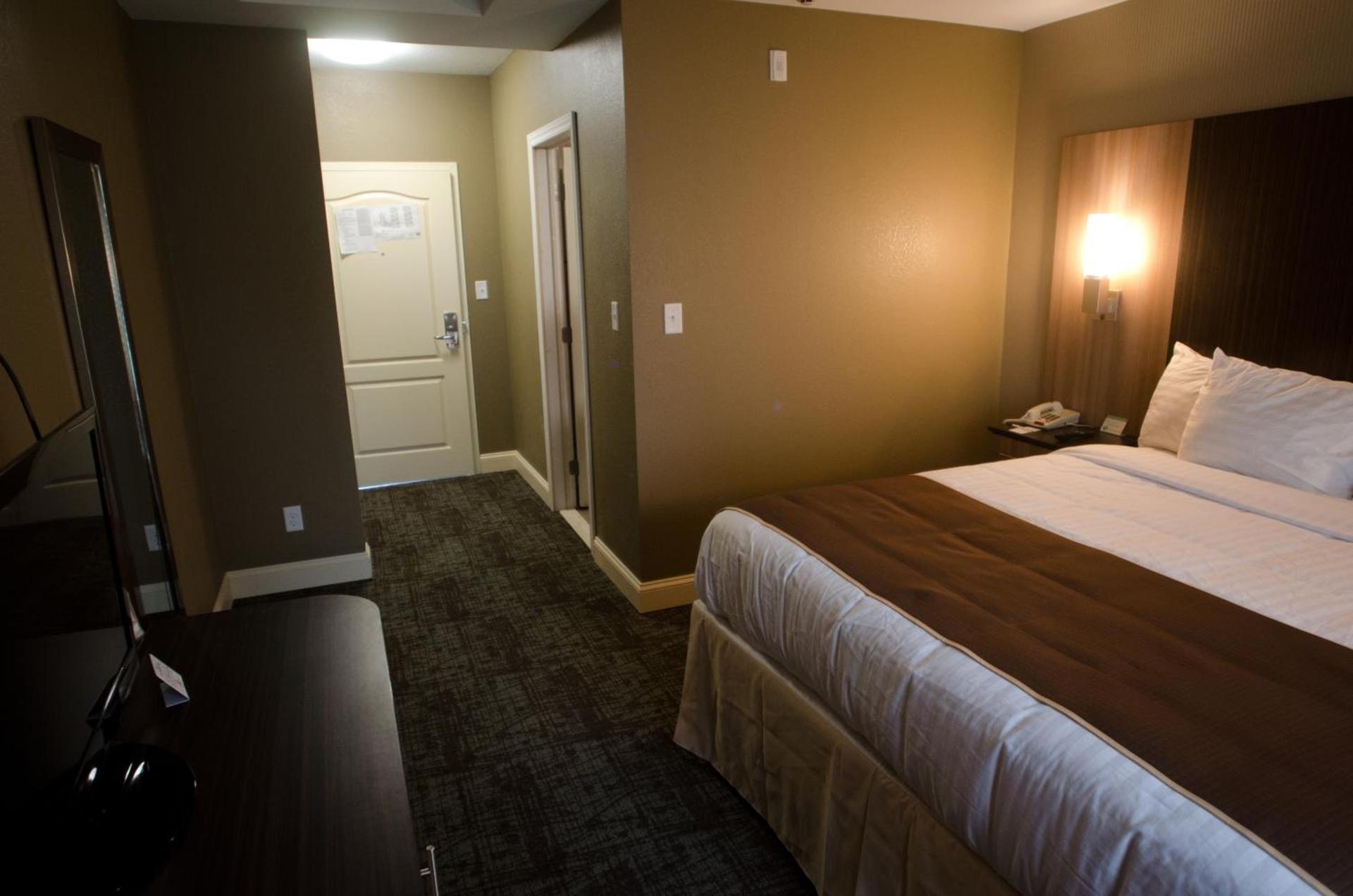 Aashram Hotel by Niagara River photo 68