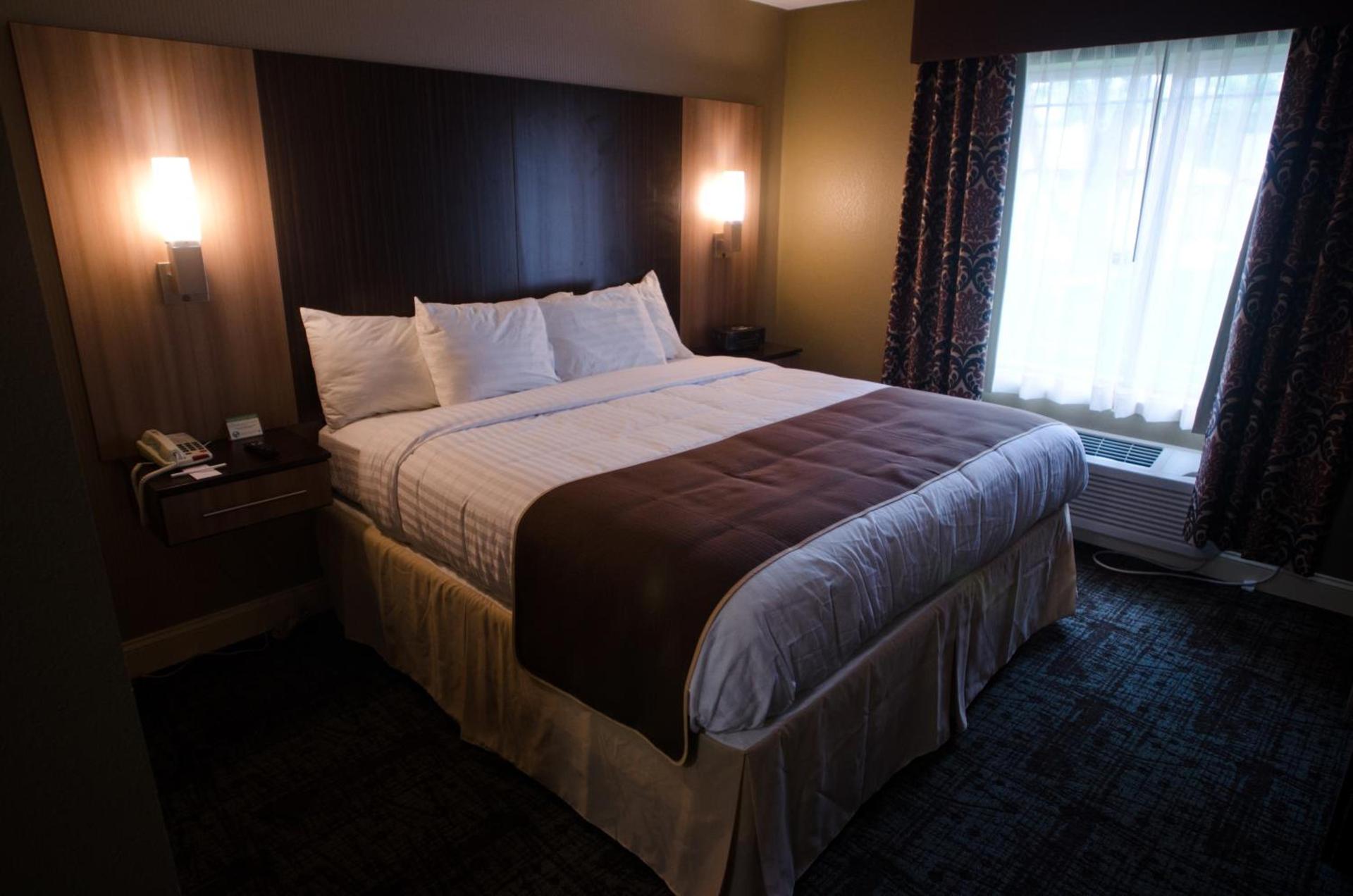 Aashram Hotel by Niagara River photo 69