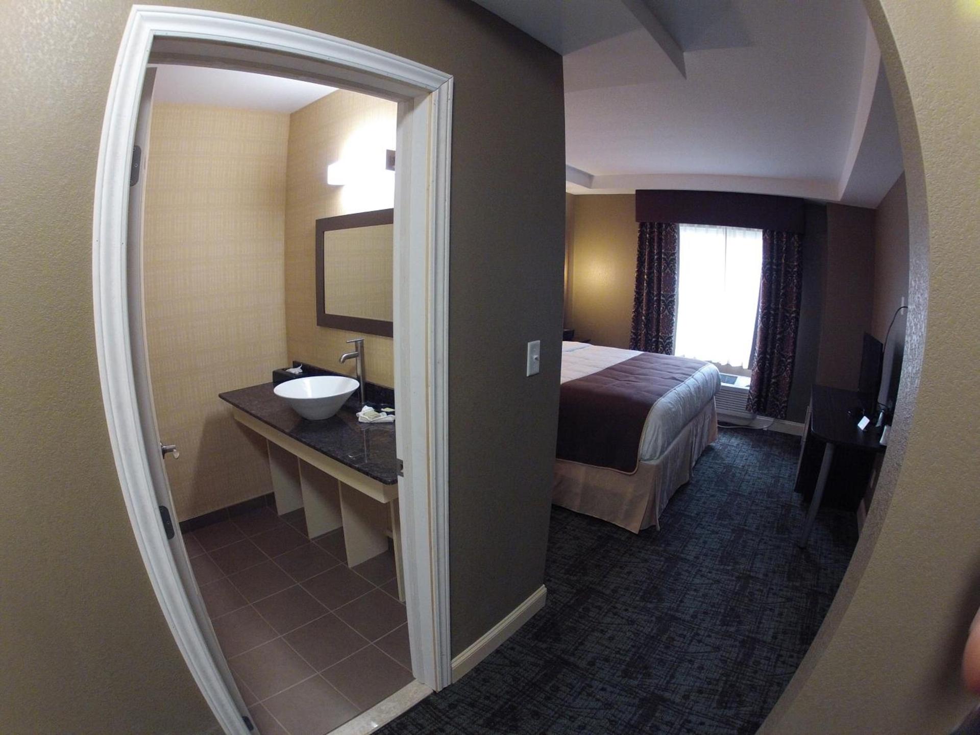 Aashram Hotel by Niagara River photo 75