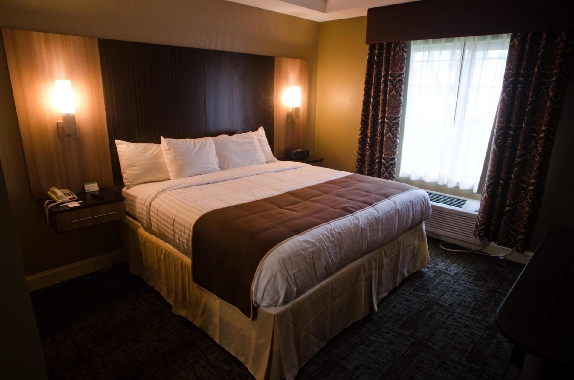 Aashram Hotel by Niagara River photo 76