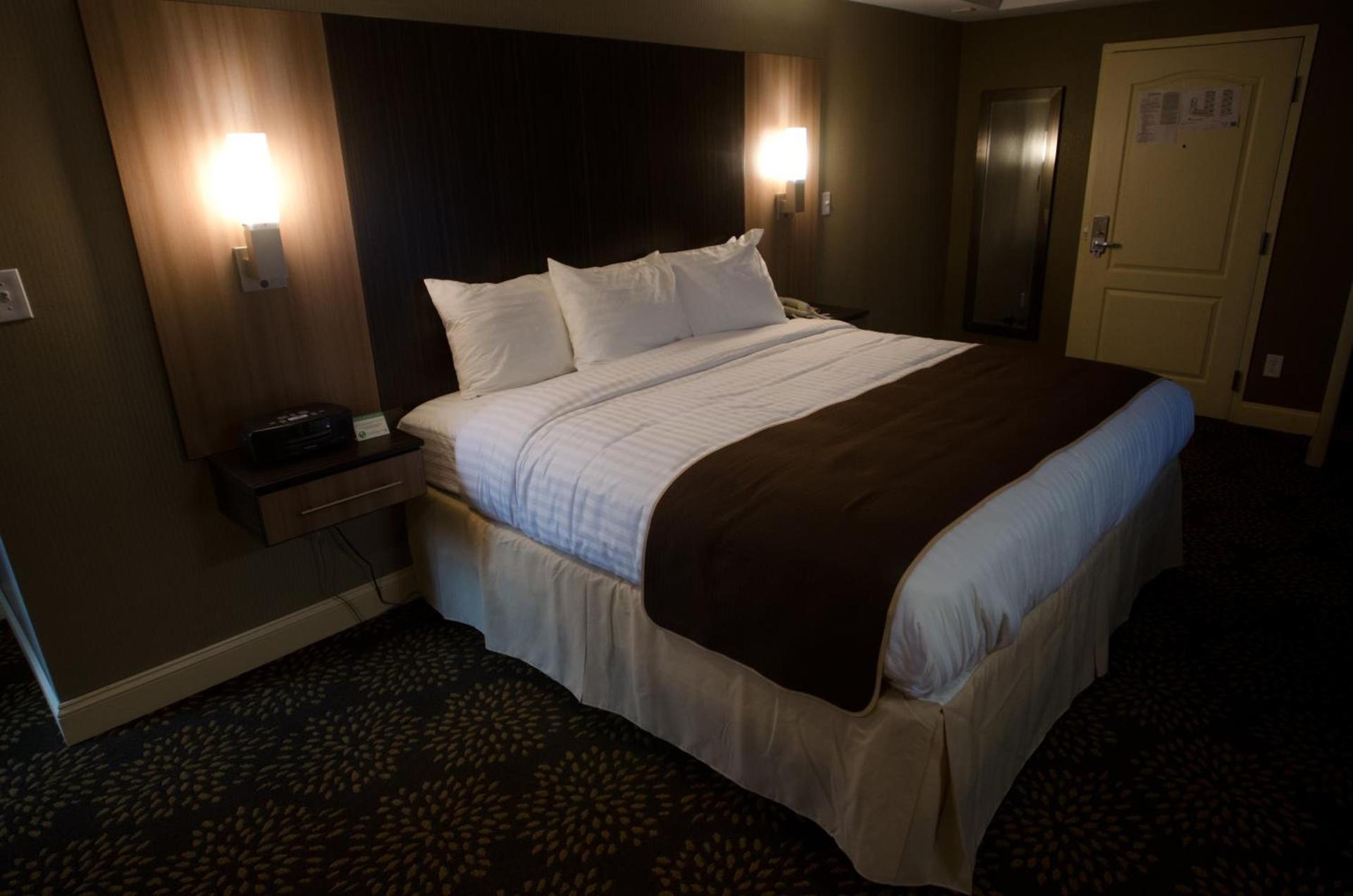 Aashram Hotel by Niagara River photo 77
