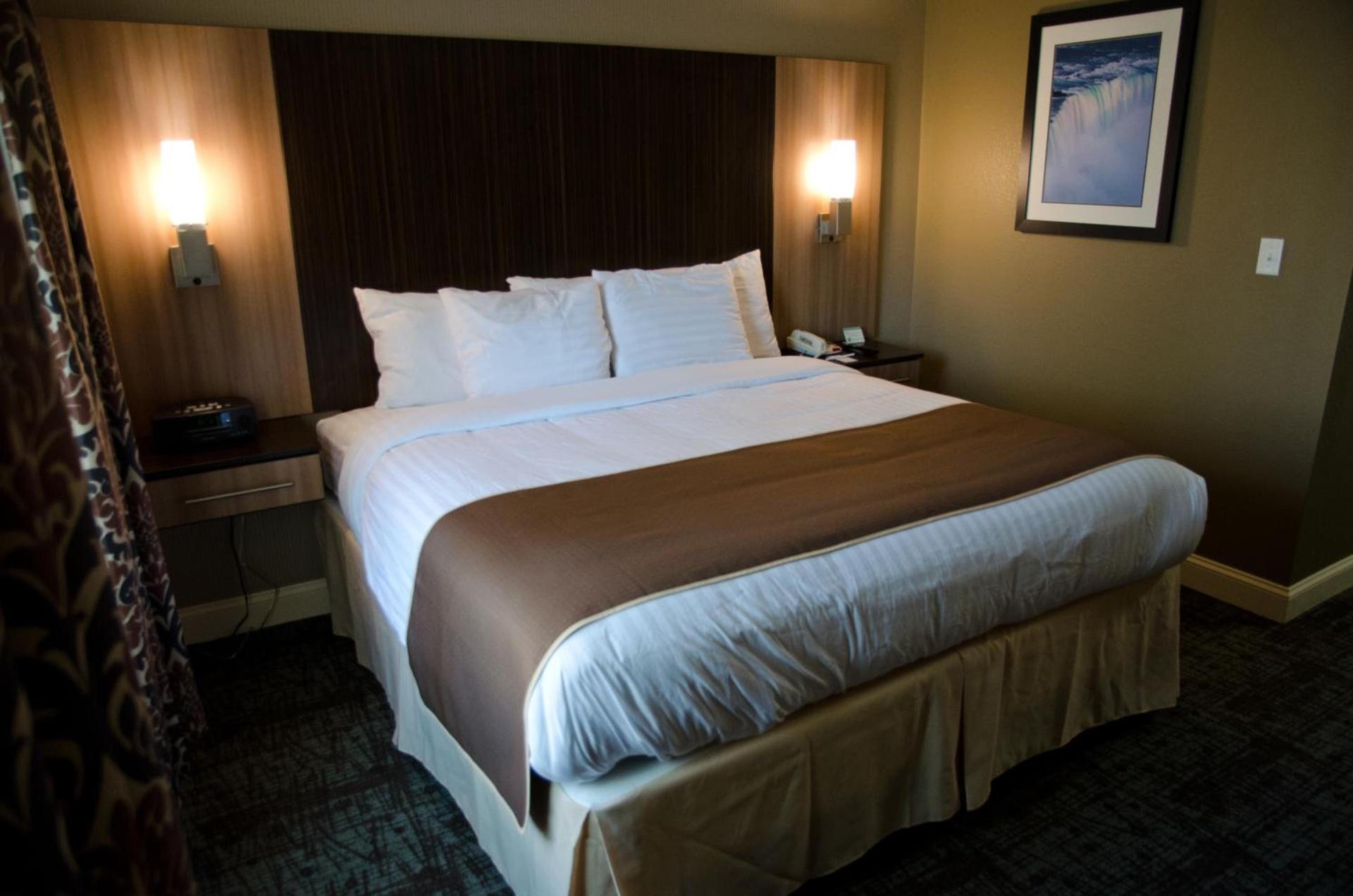 Aashram Hotel by Niagara River photo 80