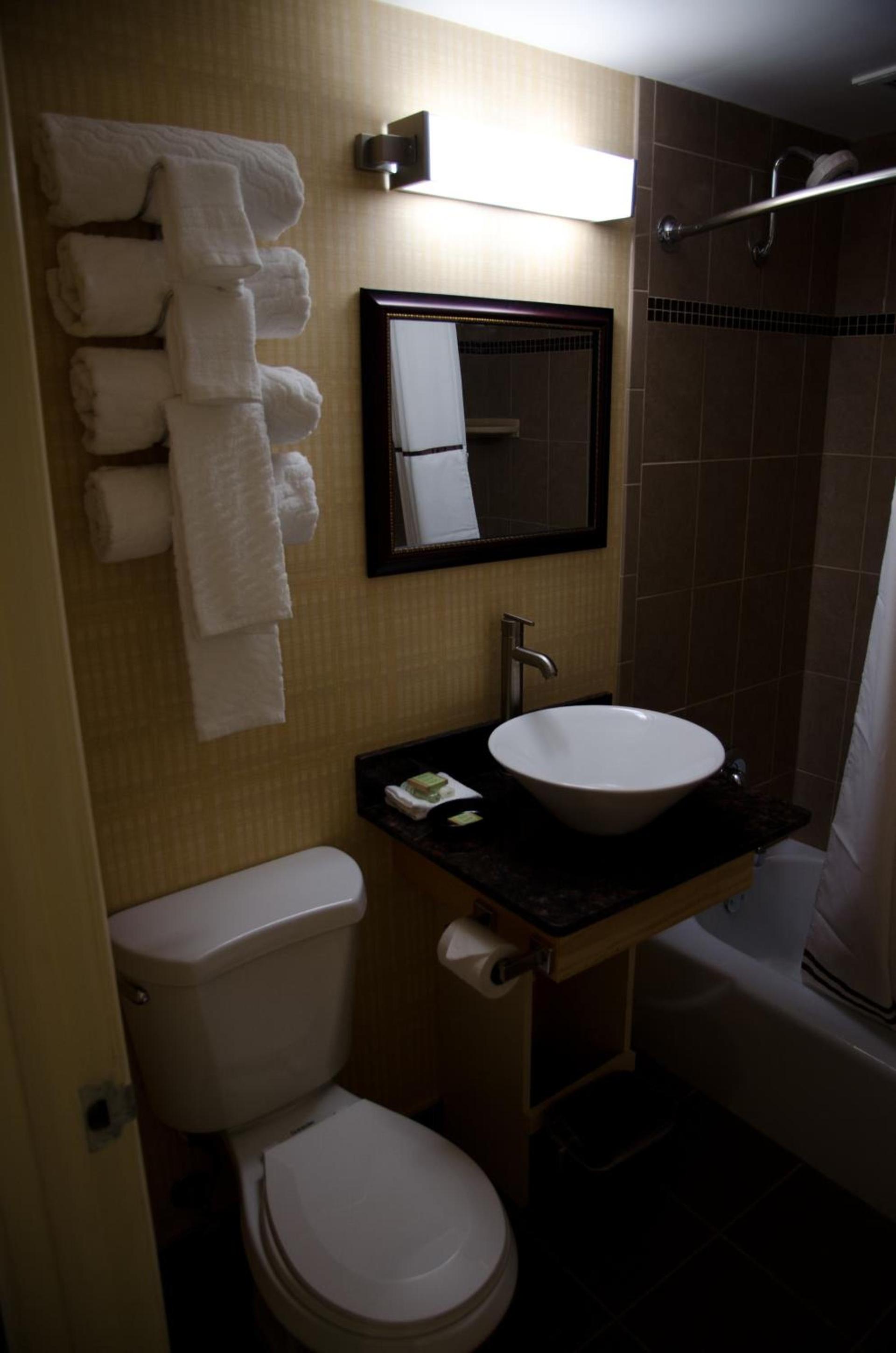 Aashram Hotel by Niagara River photo 89