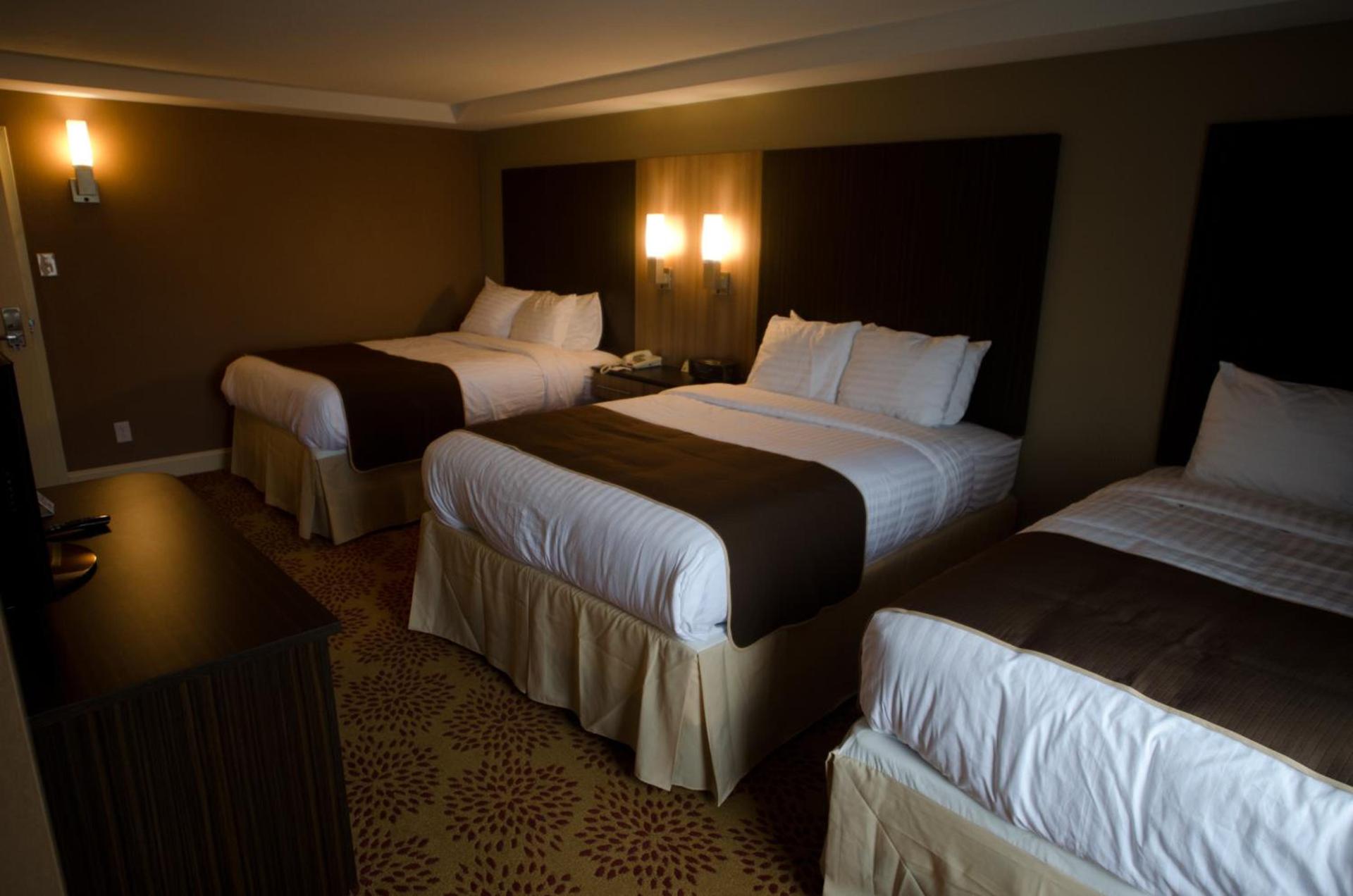 Aashram Hotel by Niagara River photo 90