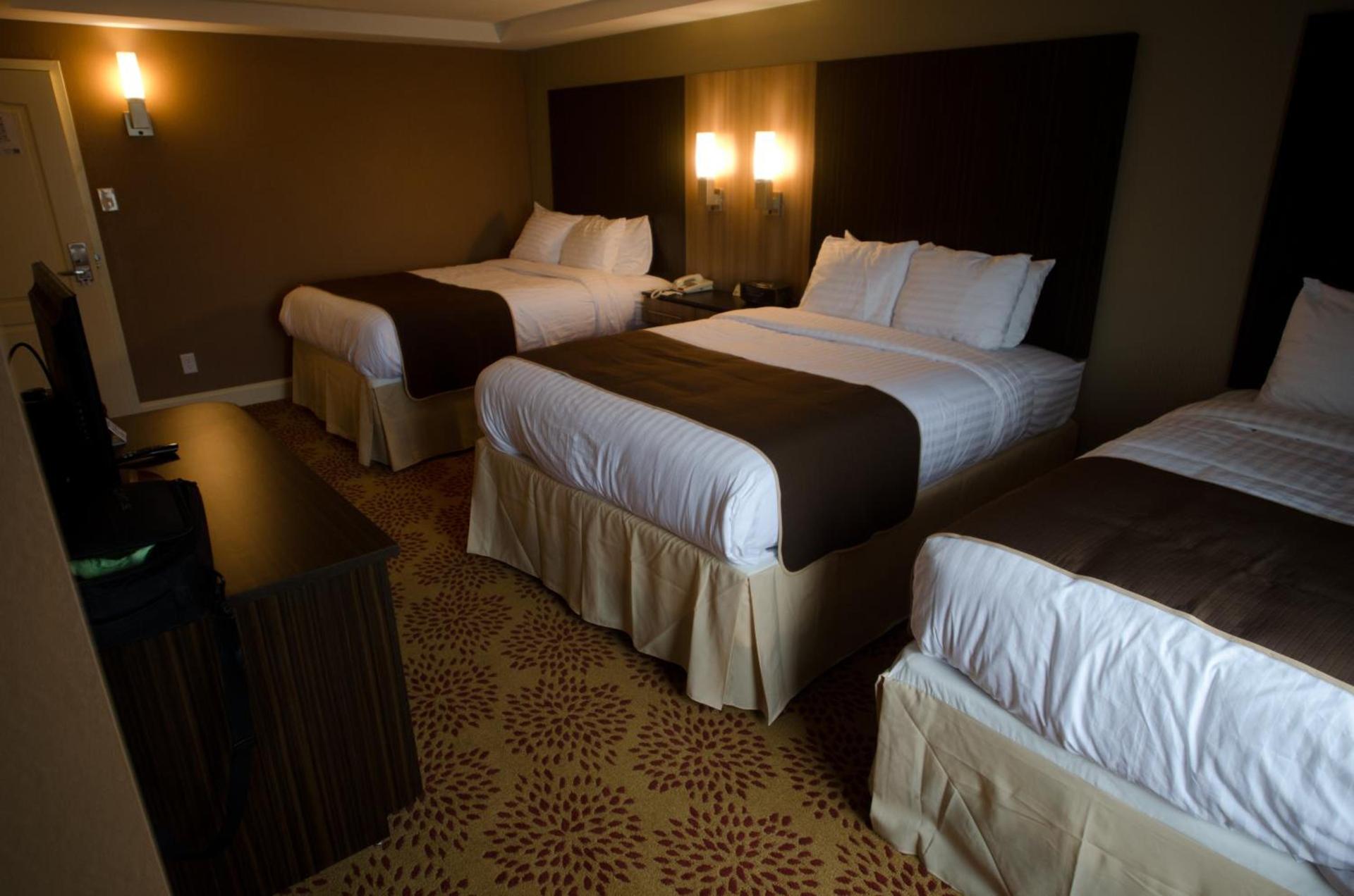 Aashram Hotel by Niagara River photo 91