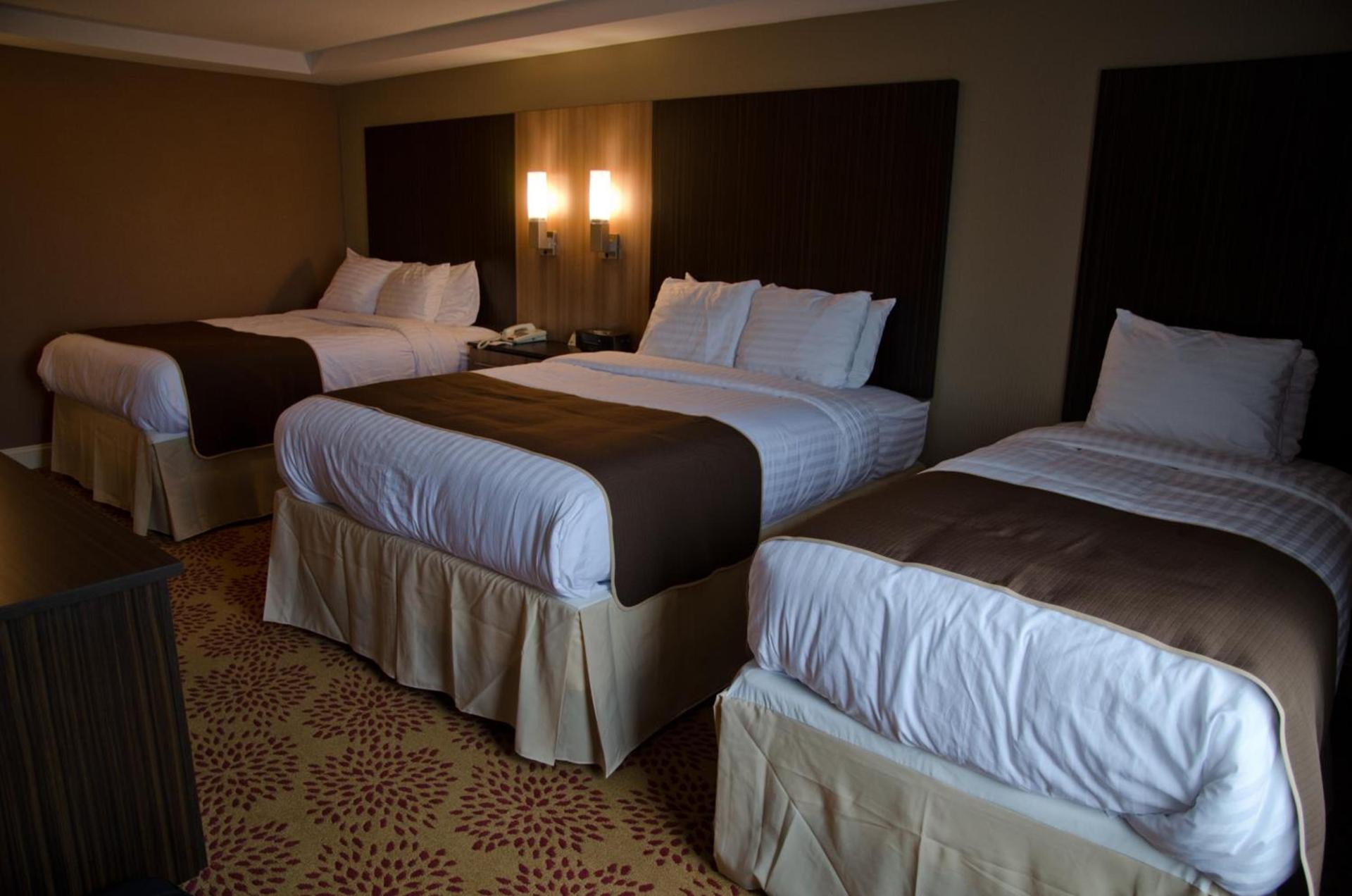 Aashram Hotel by Niagara River photo 92