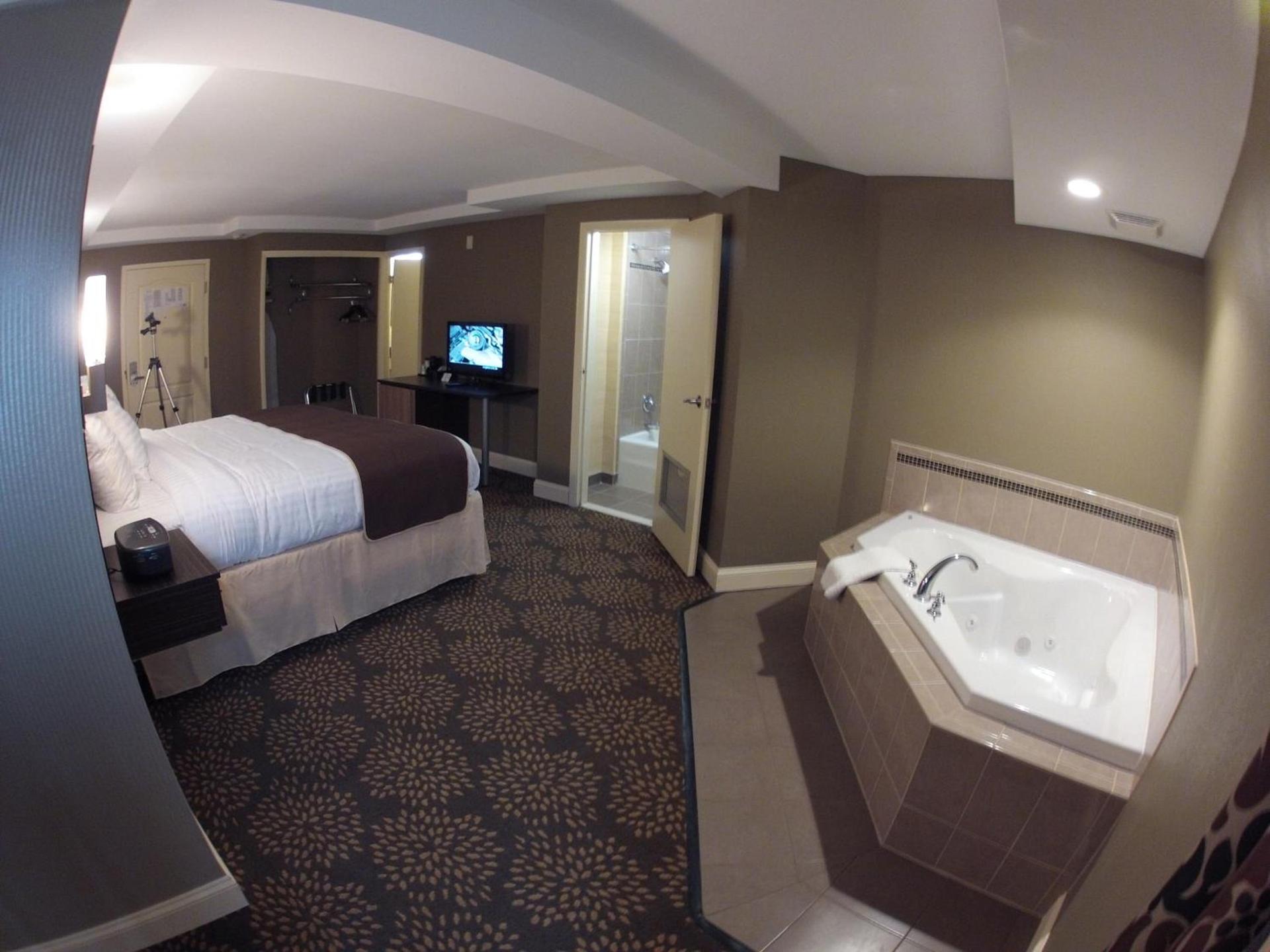 Aashram Hotel by Niagara River photo 94