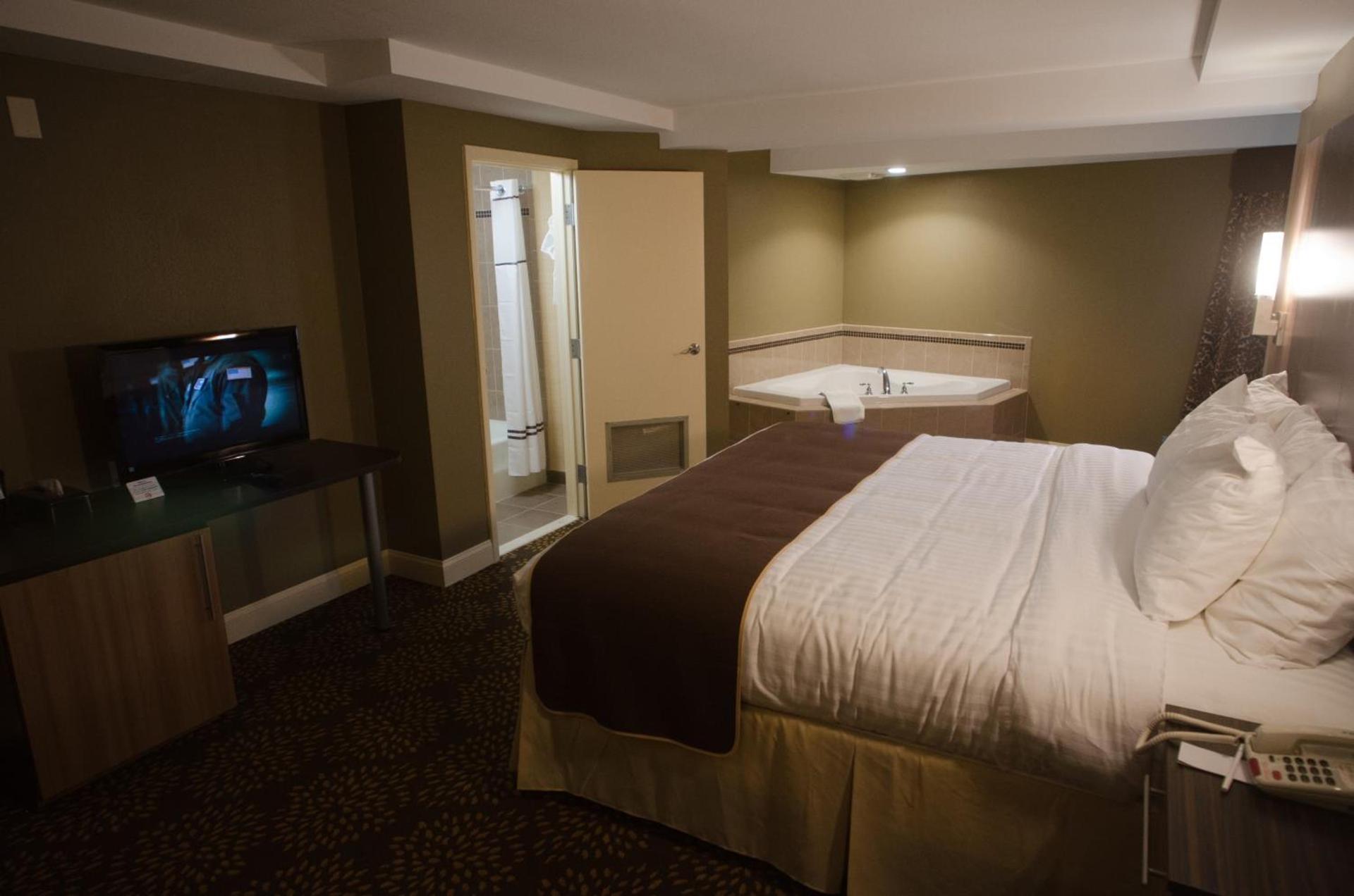 Aashram Hotel by Niagara River photo 96