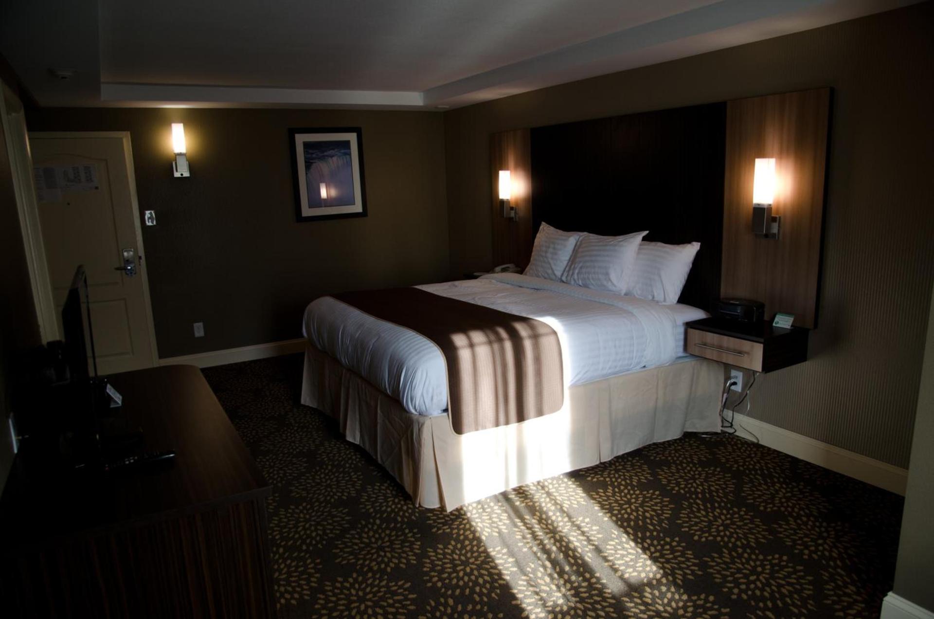 Aashram Hotel by Niagara River photo 99