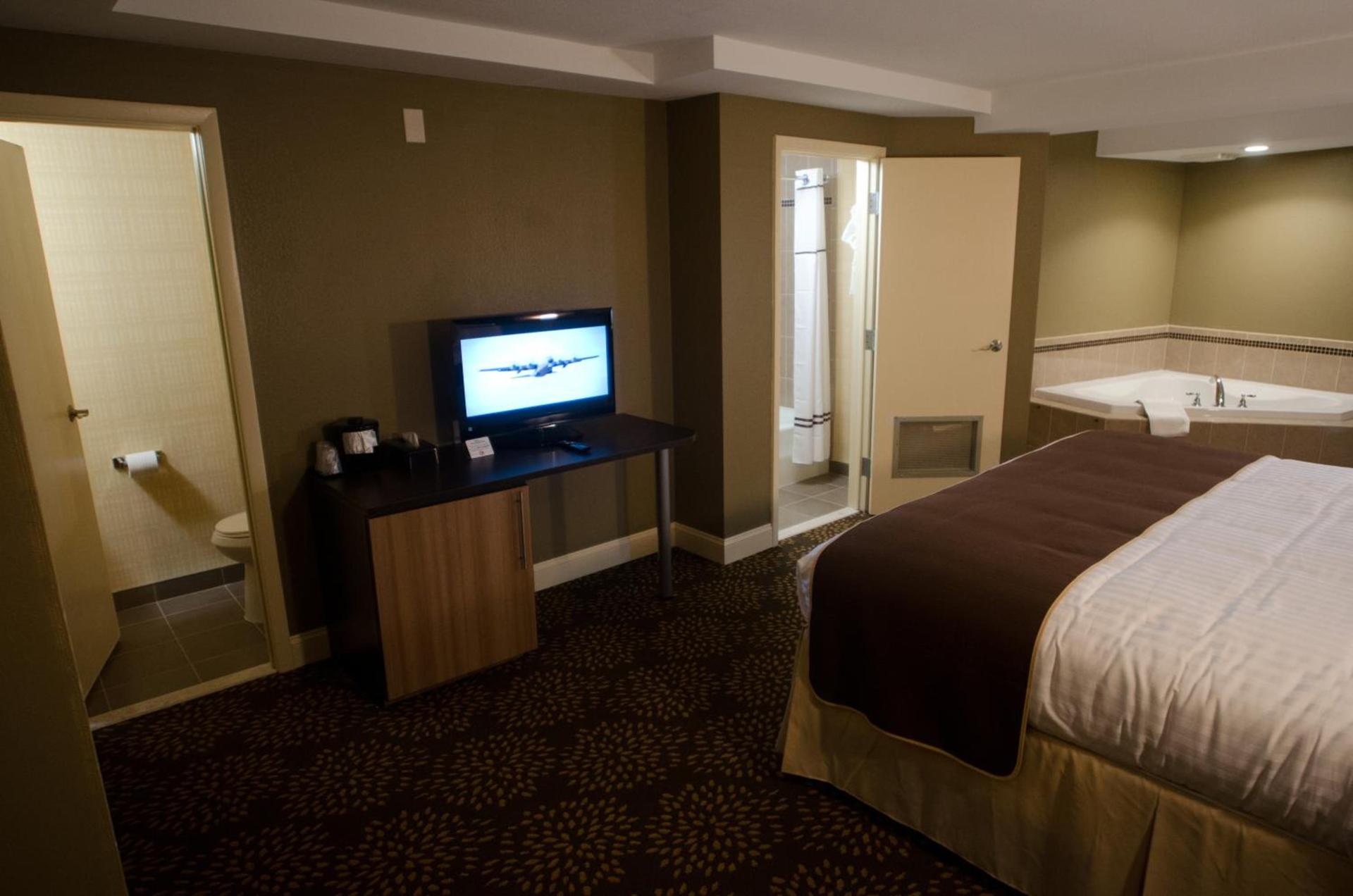 Aashram Hotel by Niagara River photo 100