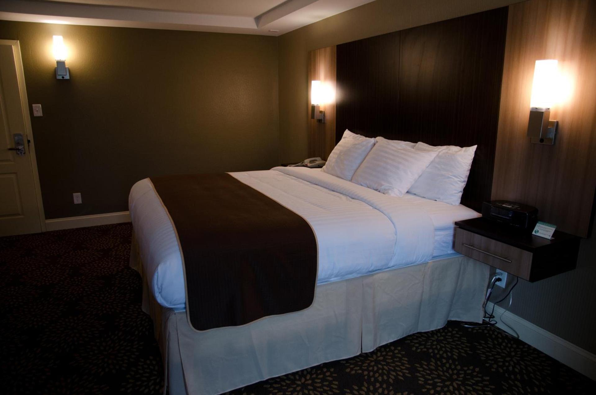 Aashram Hotel by Niagara River photo 54