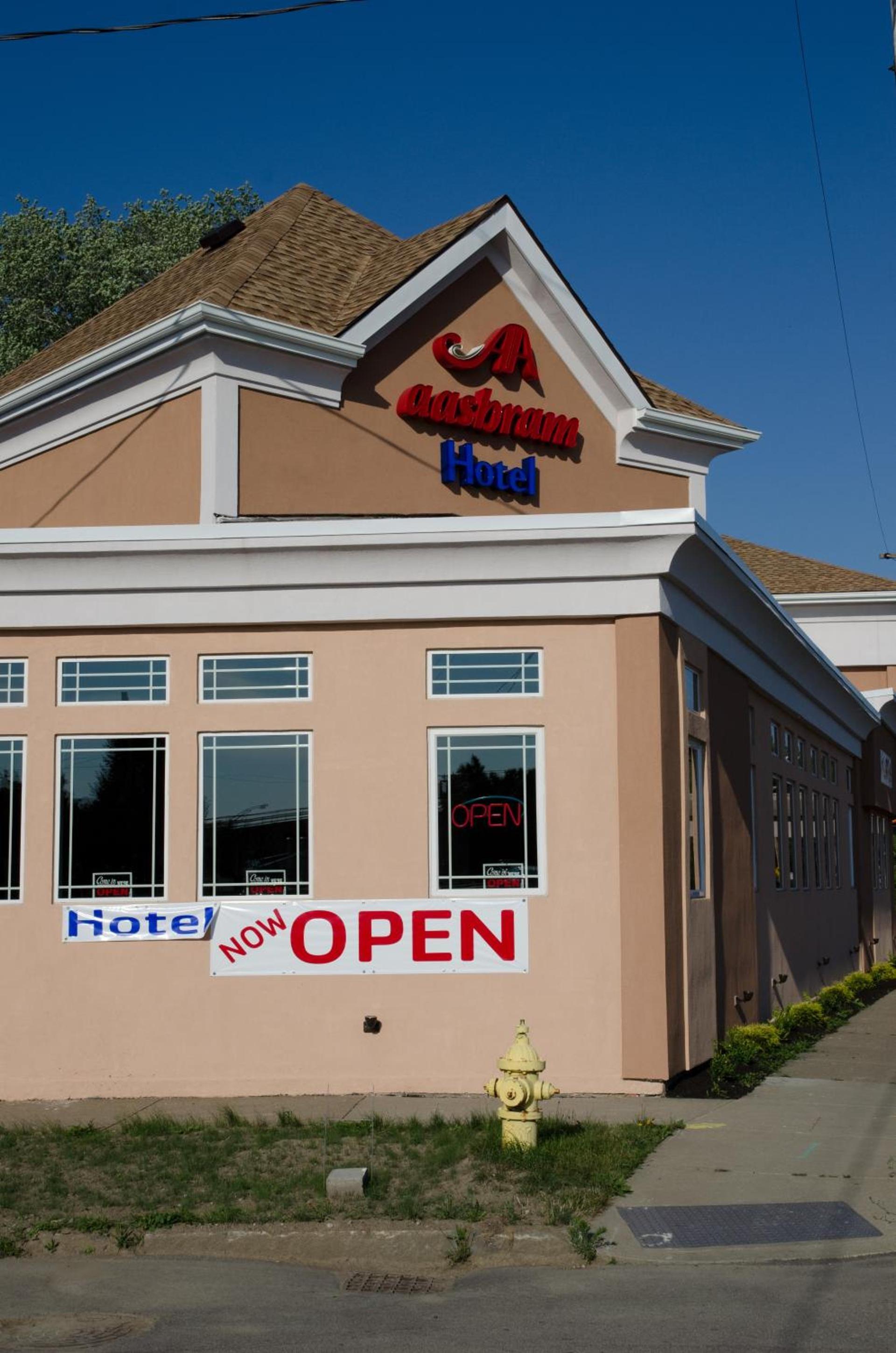 Aashram Hotel by Niagara River photo 21