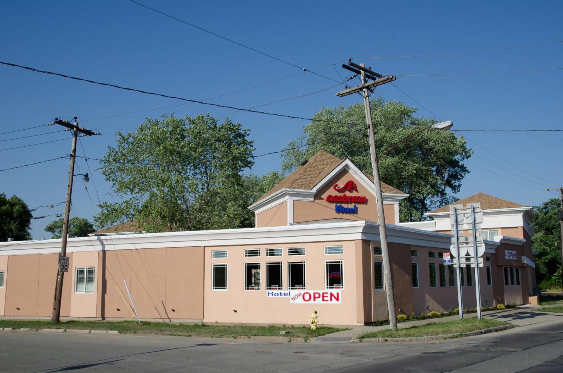 Aashram Hotel by Niagara River photo 36