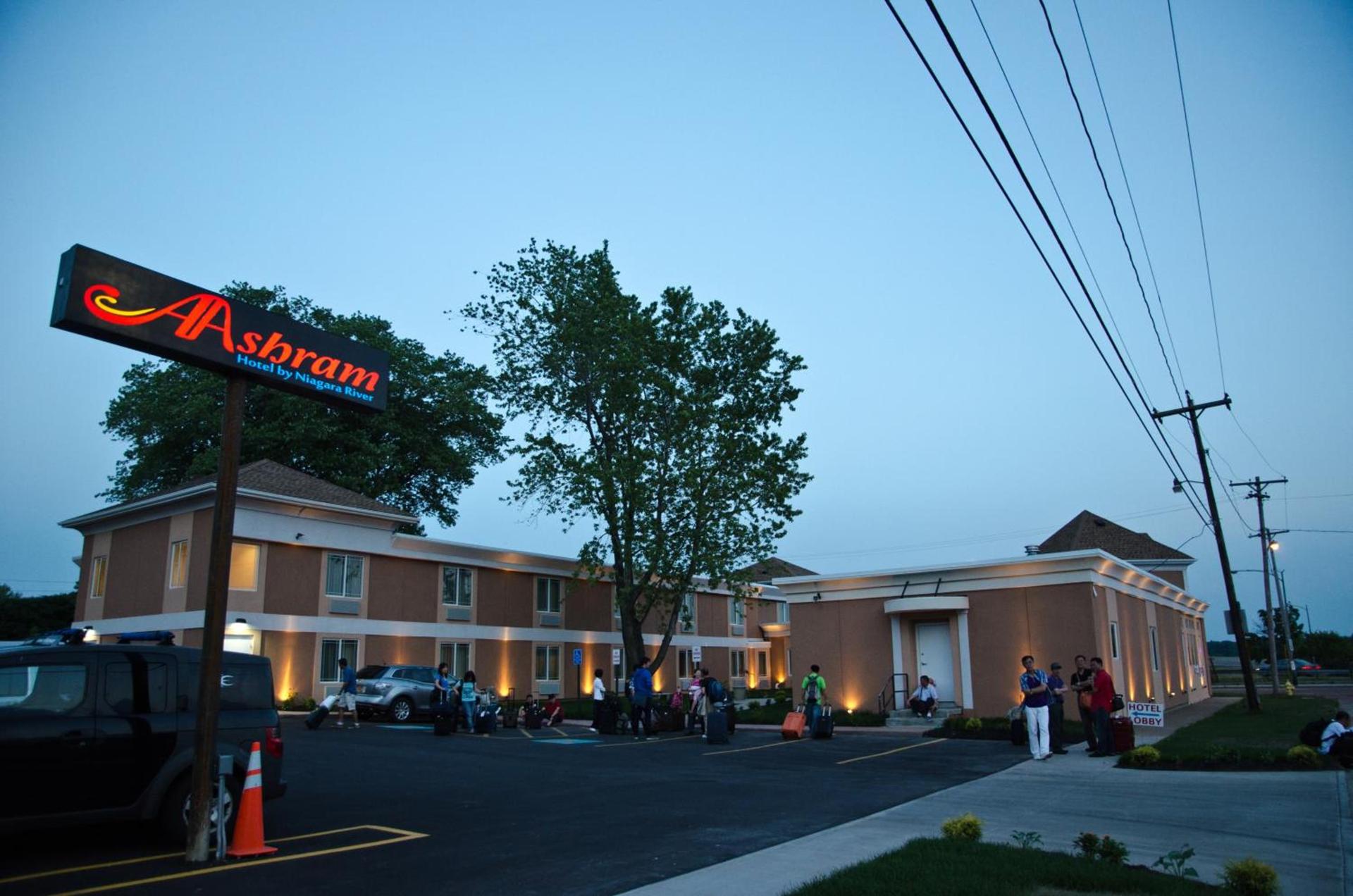 Aashram Hotel by Niagara River photo 25