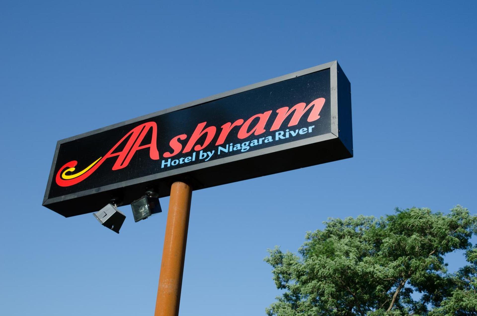 Aashram Hotel by Niagara River photo 45