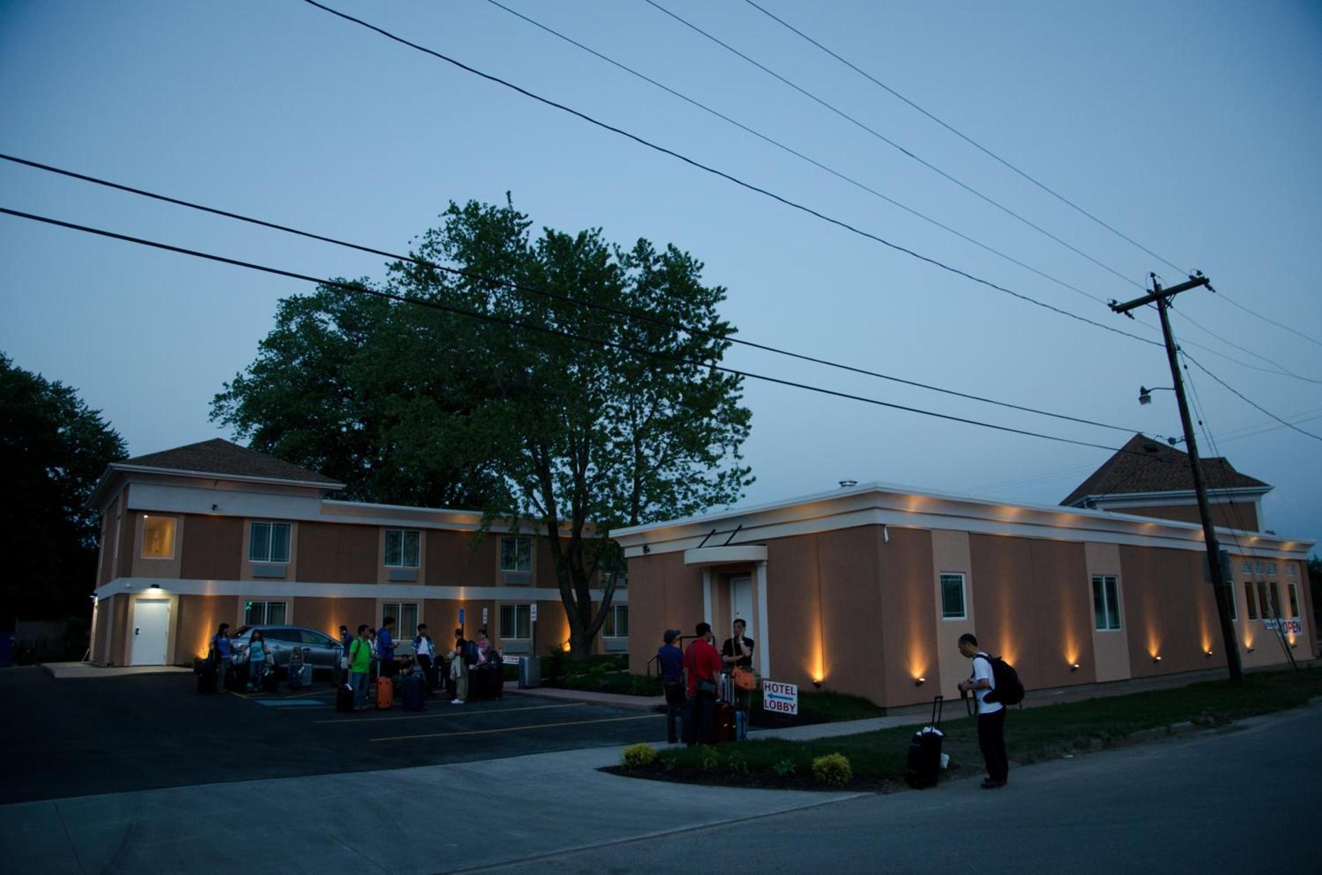 Aashram Hotel by Niagara River photo 27