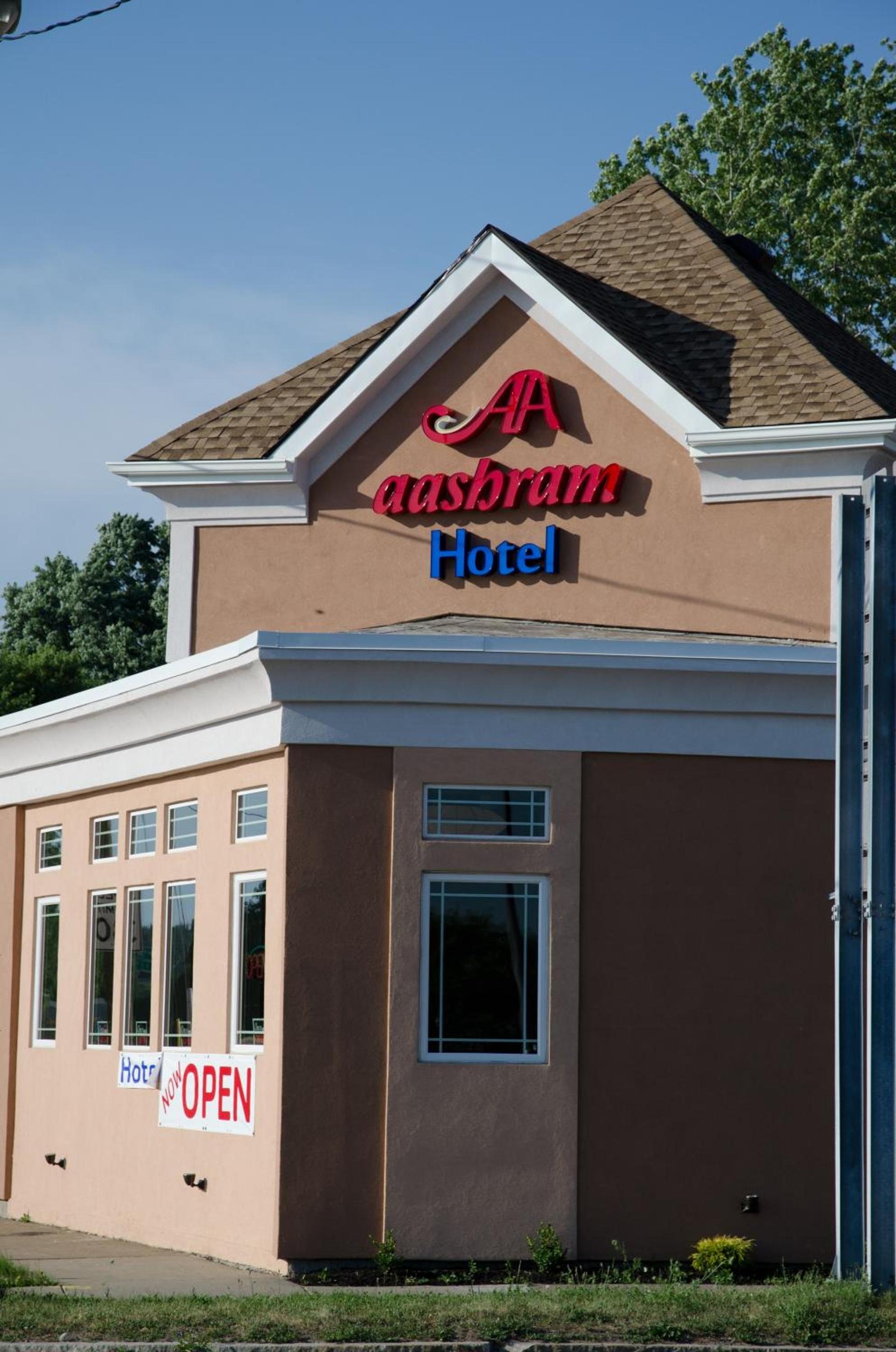 Aashram Hotel by Niagara River photo 37