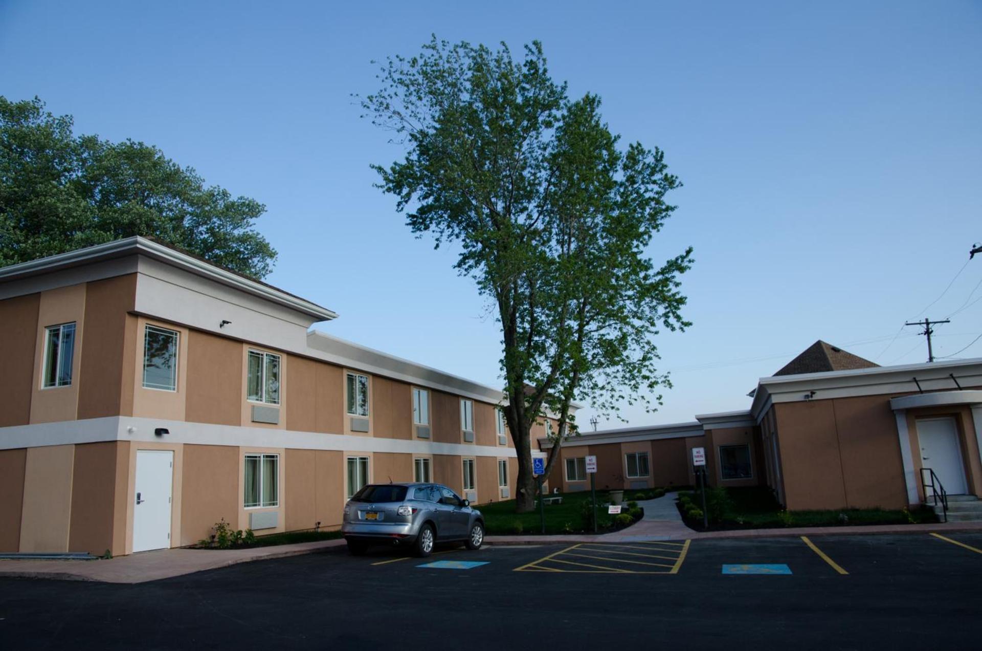 Aashram Hotel by Niagara River photo 28