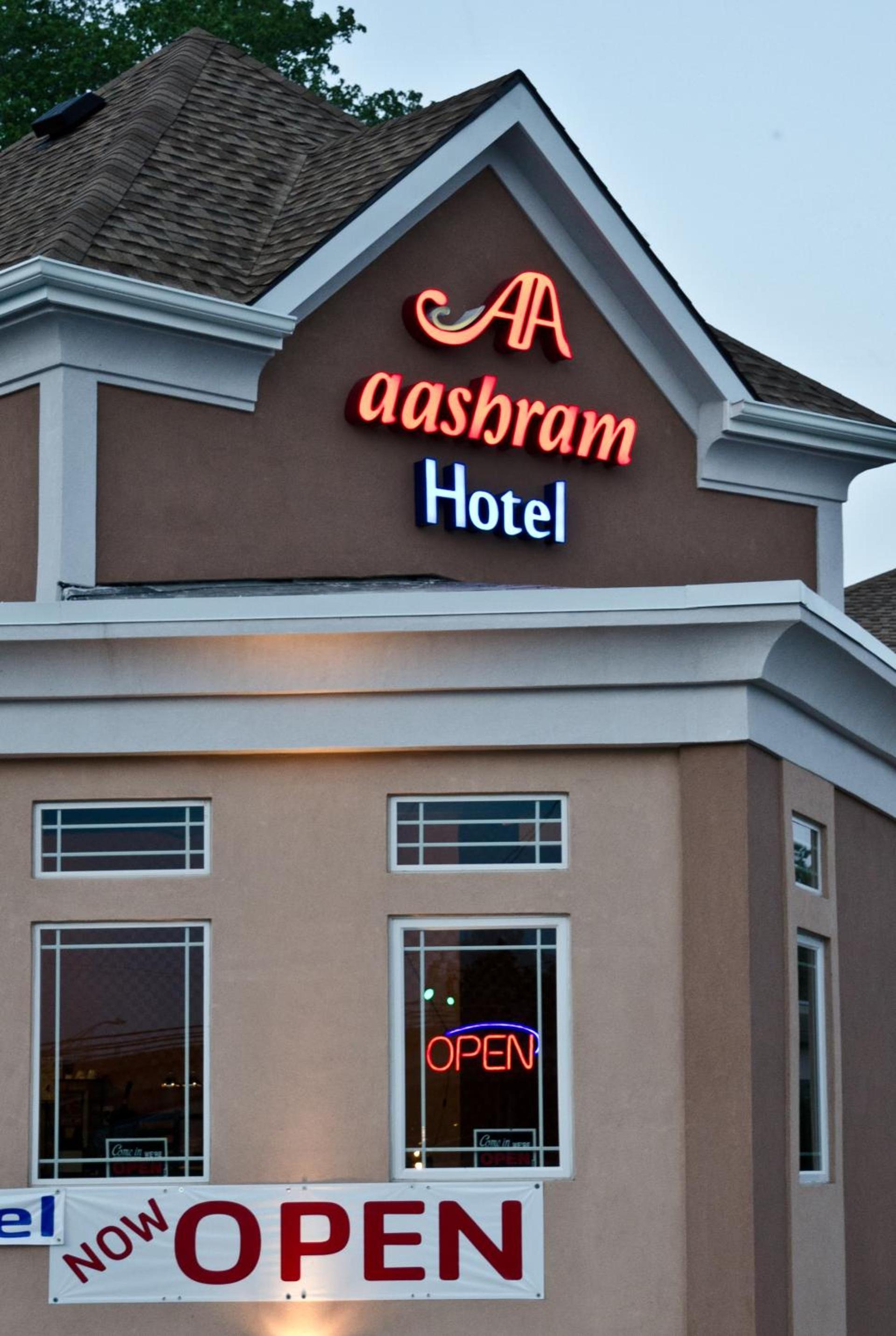 Aashram Hotel by Niagara River photo 39