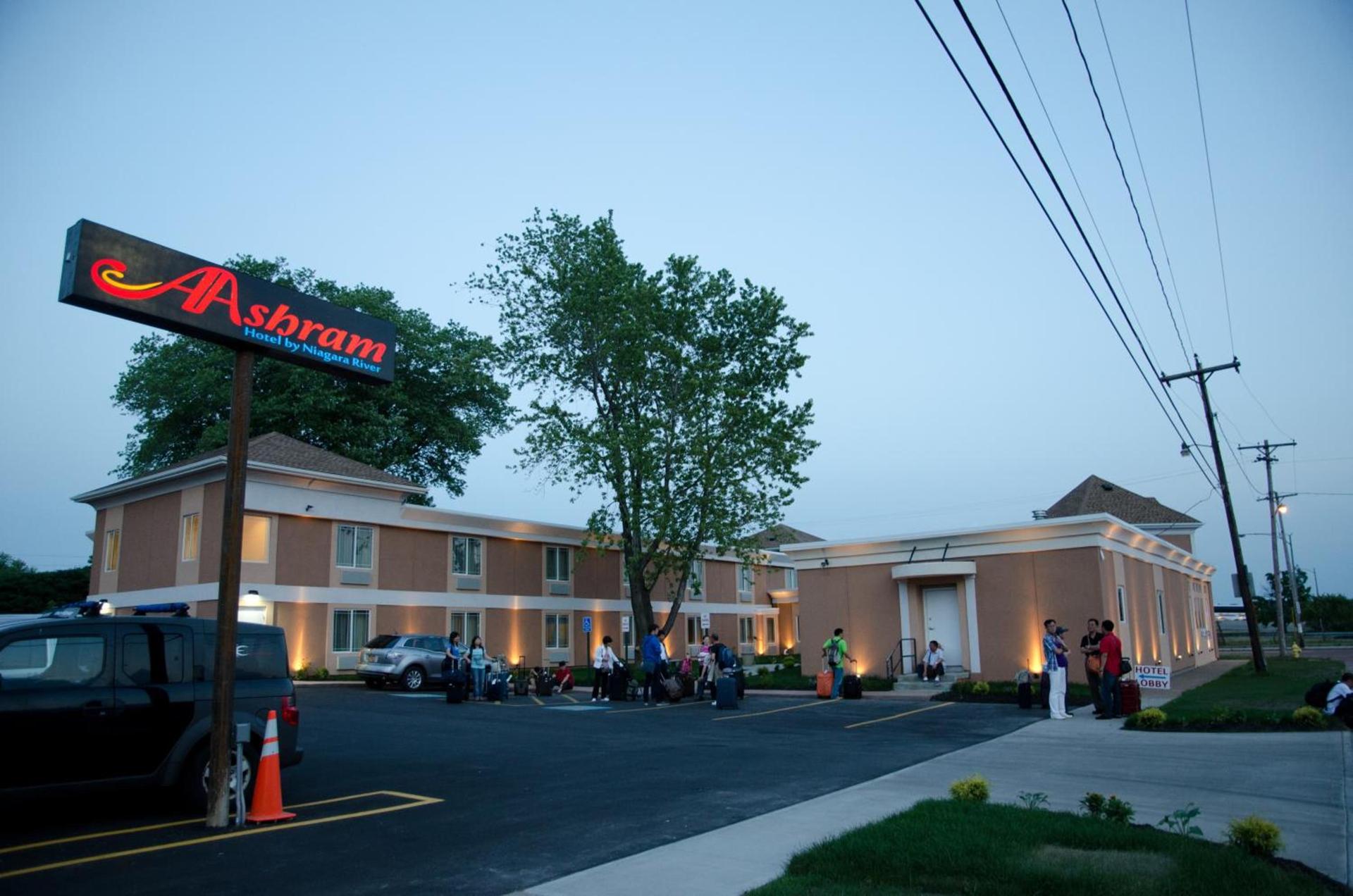 Aashram Hotel by Niagara River photo 40