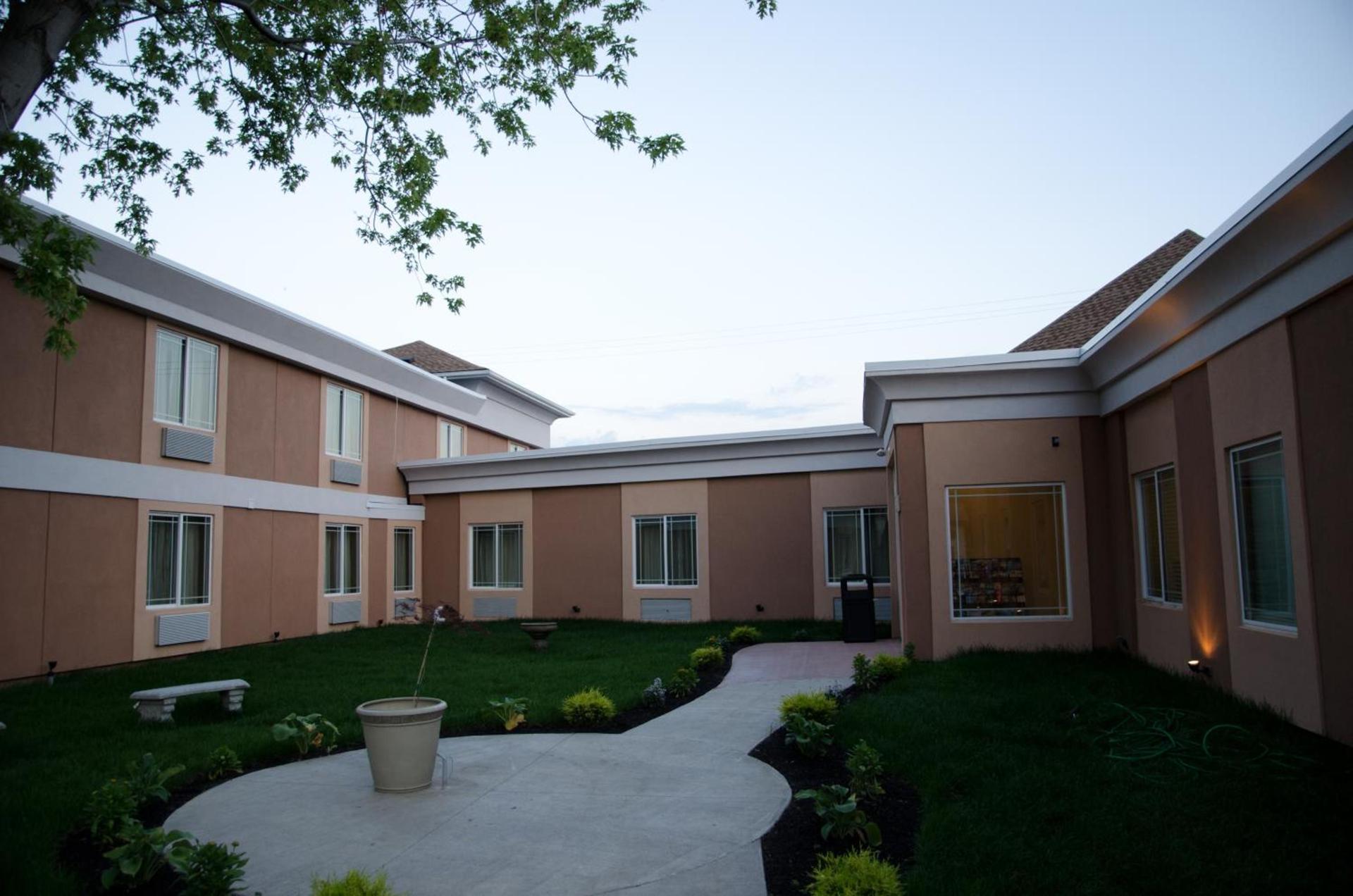 Aashram Hotel by Niagara River photo 43