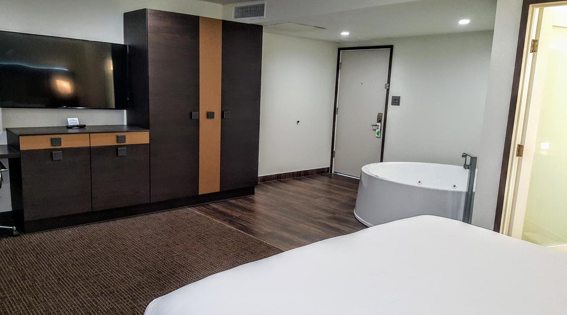 Hotel Xilo Glendale photo 44