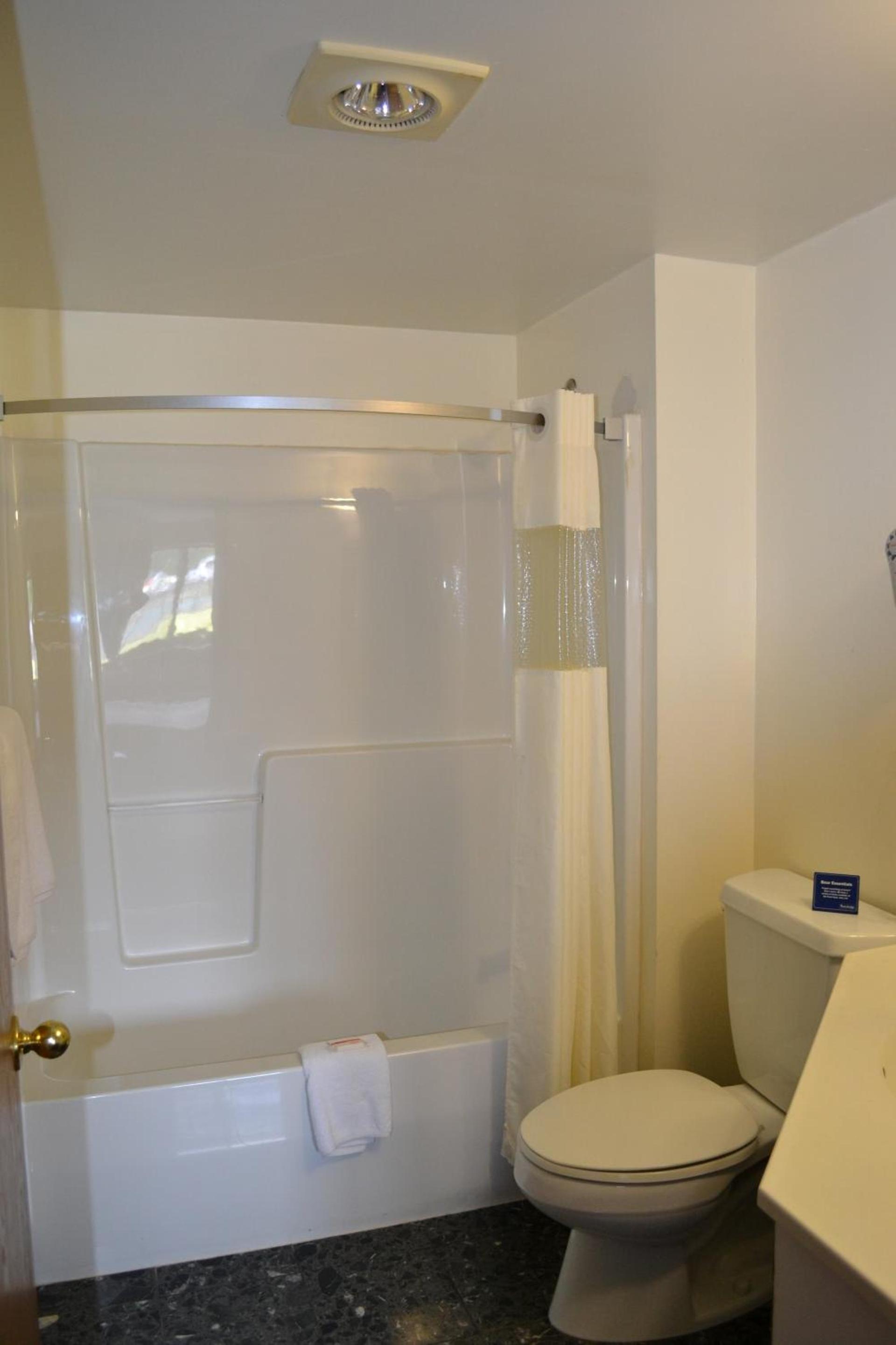 Travelodge by Wyndham Niagara Falls - New York photo 28