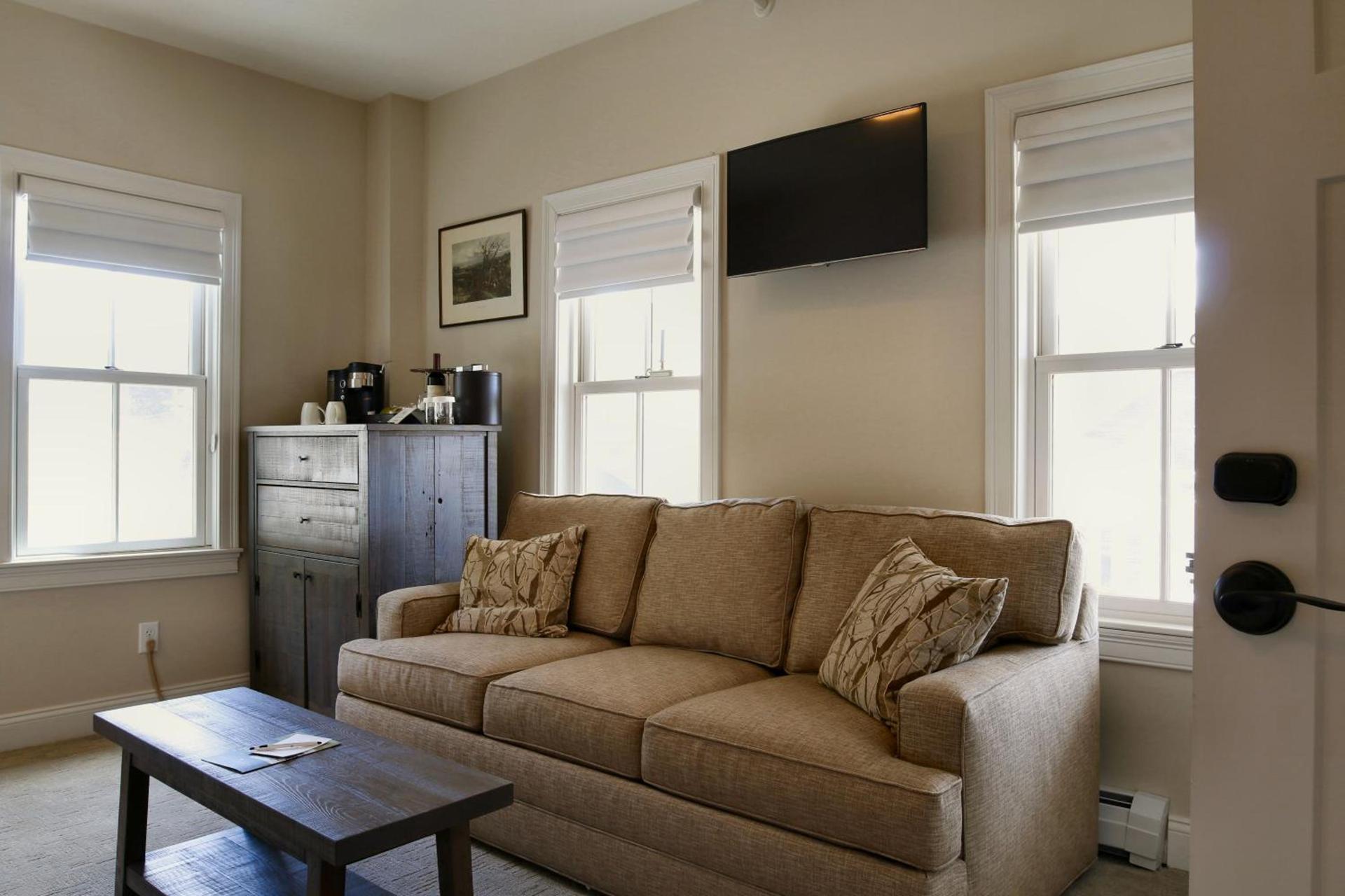 The Vermont House photo 8