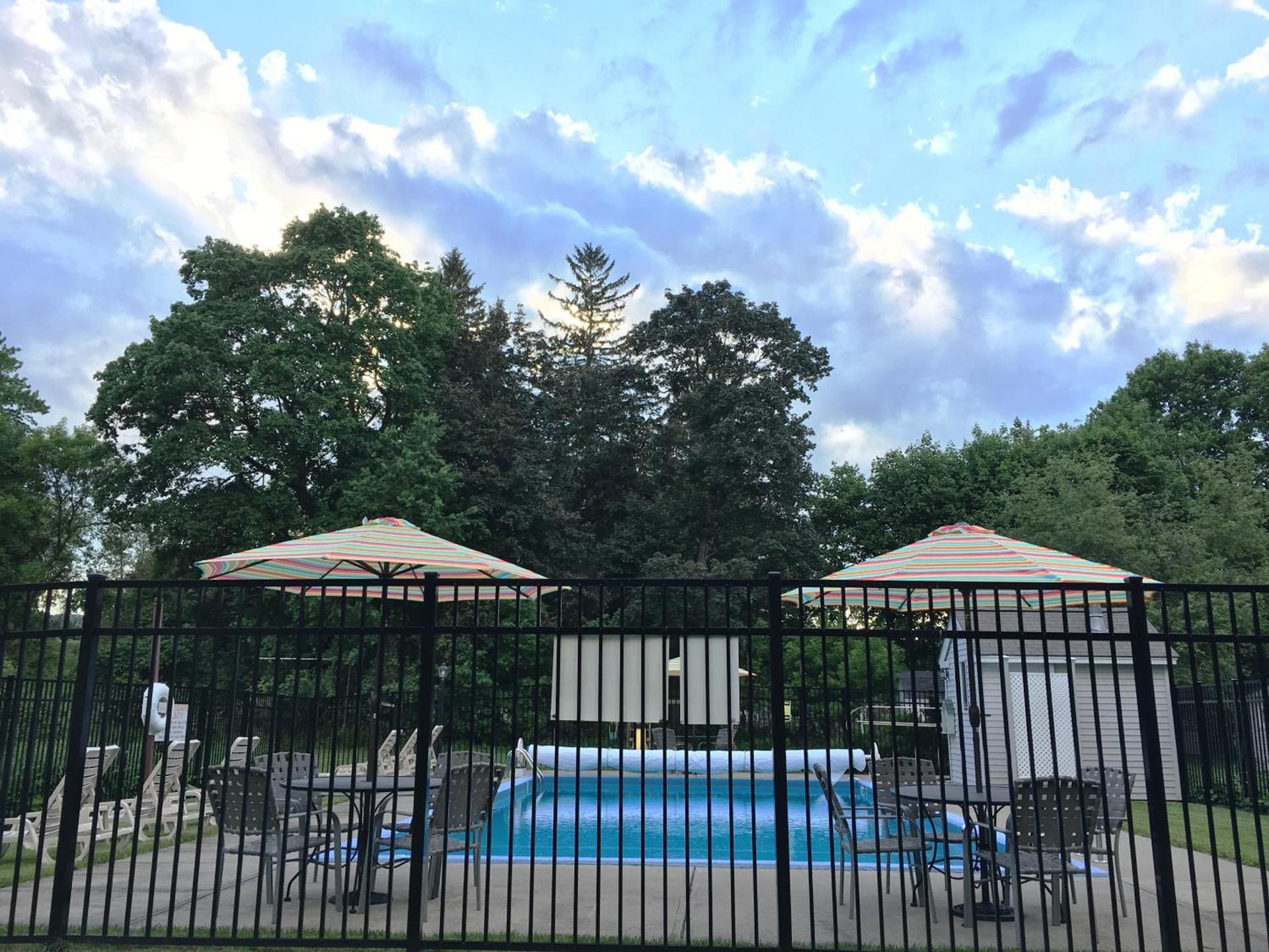 Maple Terrace Motel photo 73