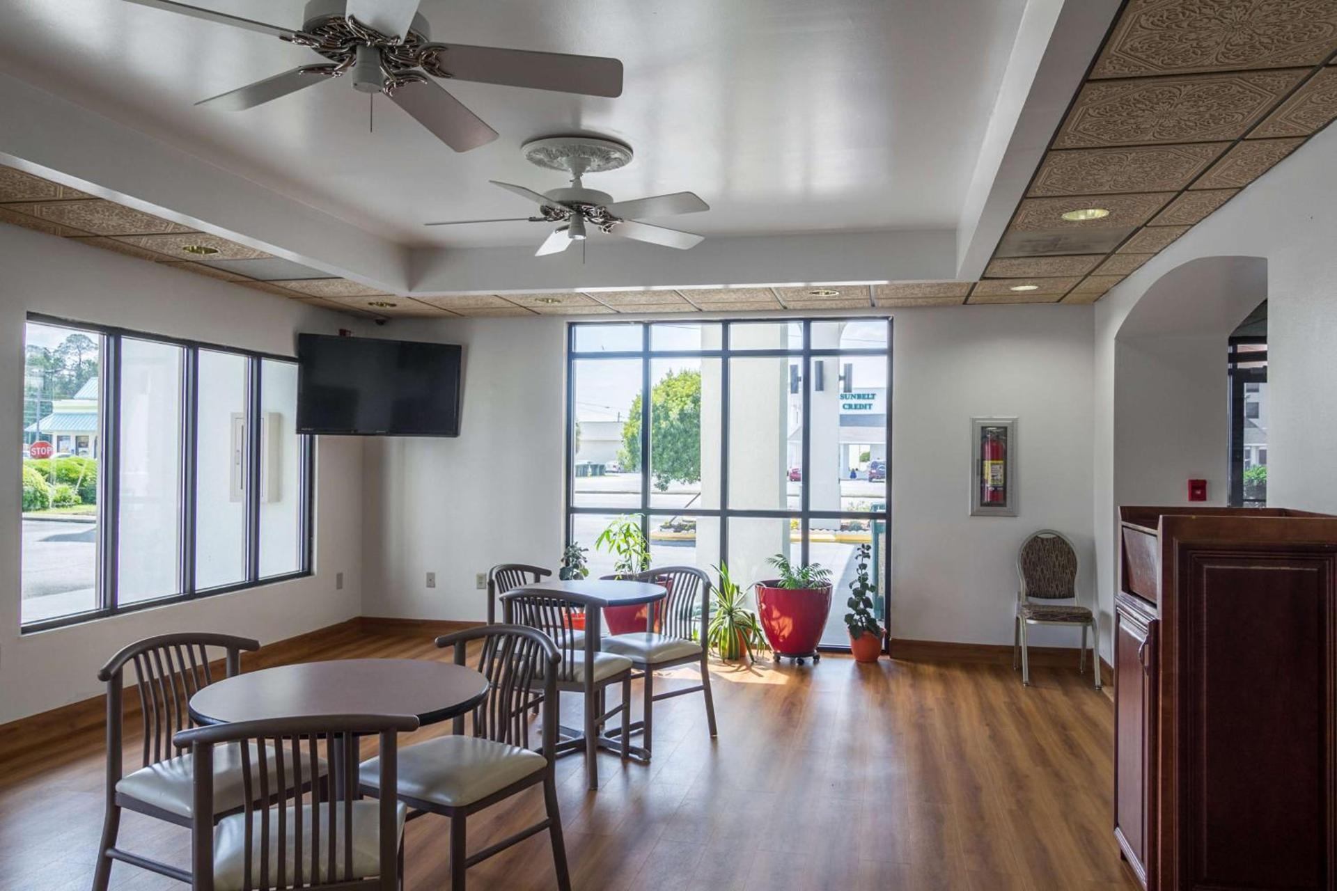 Motel 6 Waycross photo 25