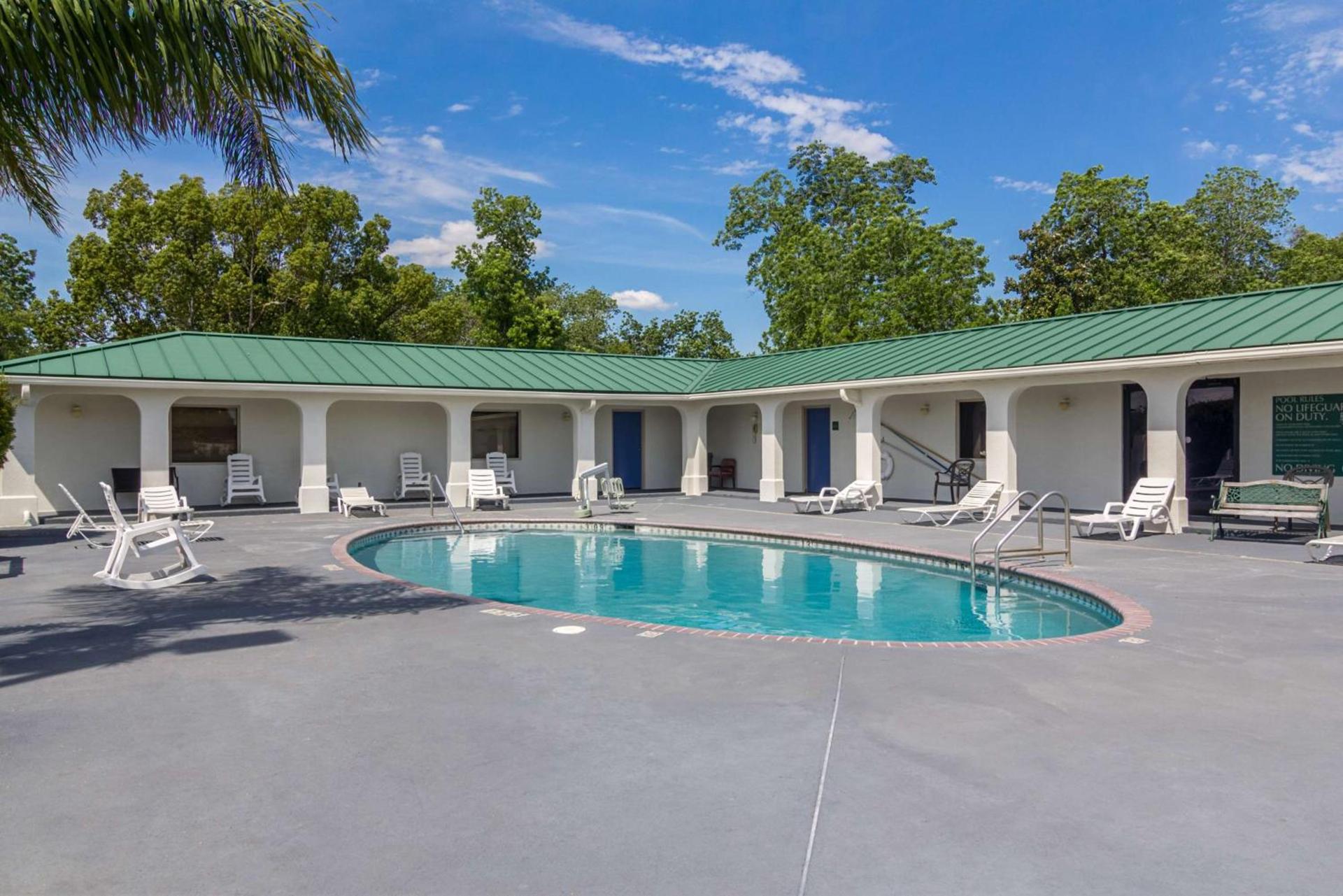 Motel 6 Waycross photo 2